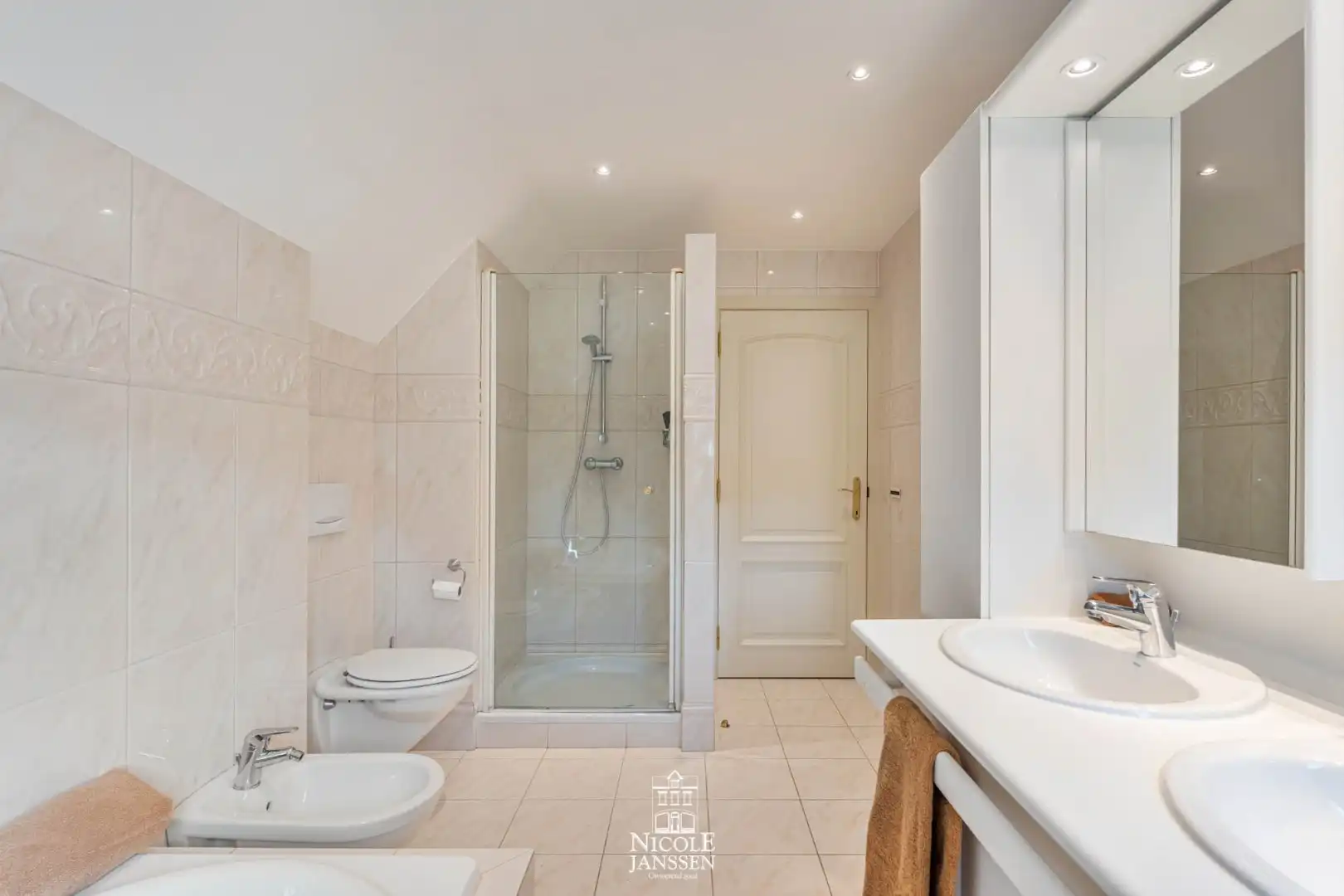 Ruim ingedeelde villa foto 13