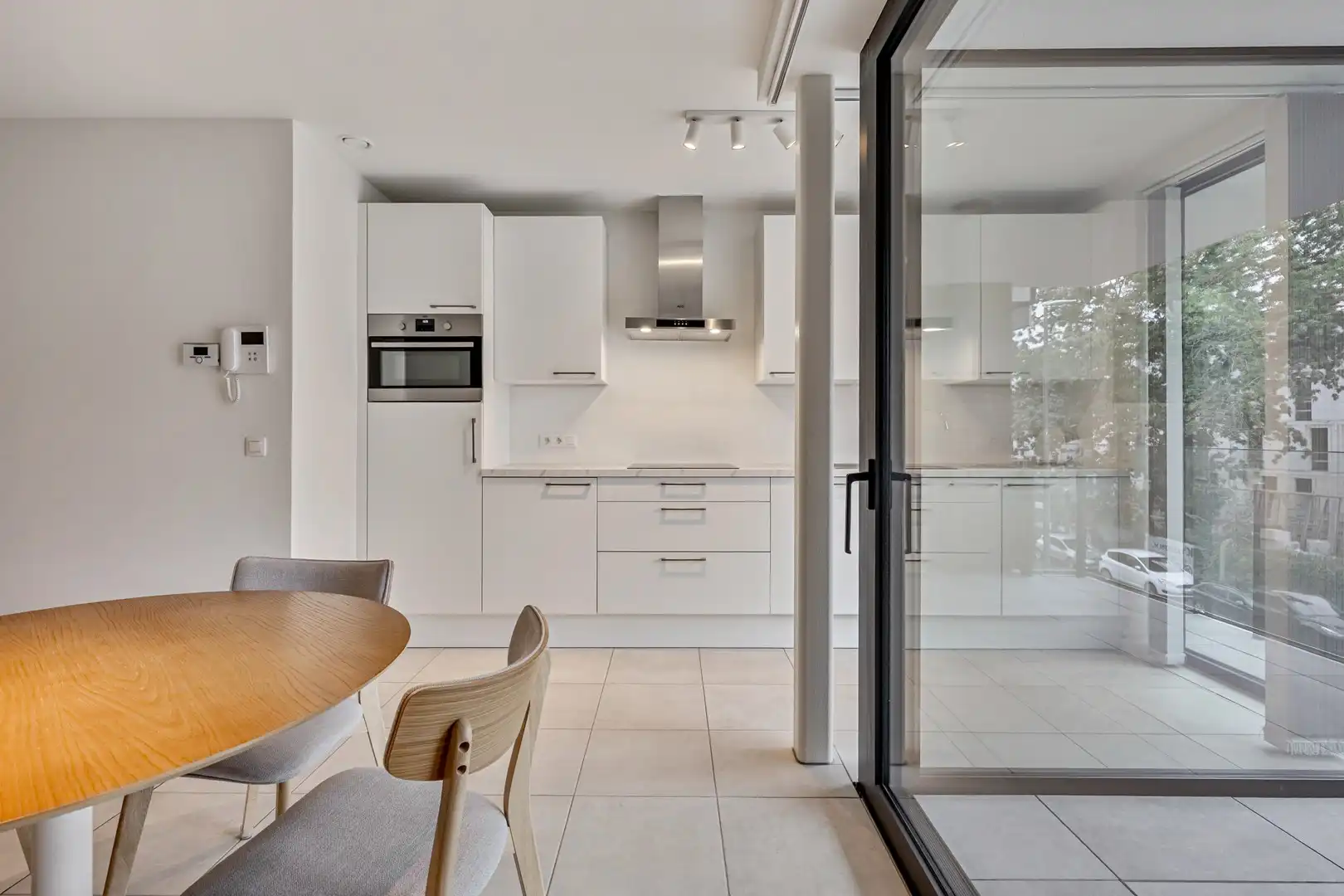 Modern en comfortabel appartement met 2 slaapkamers en terras te Kuringen foto 3