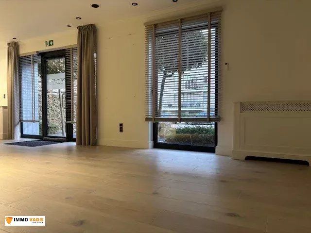 Handelspand met 3 private parkeerplaaten foto 4