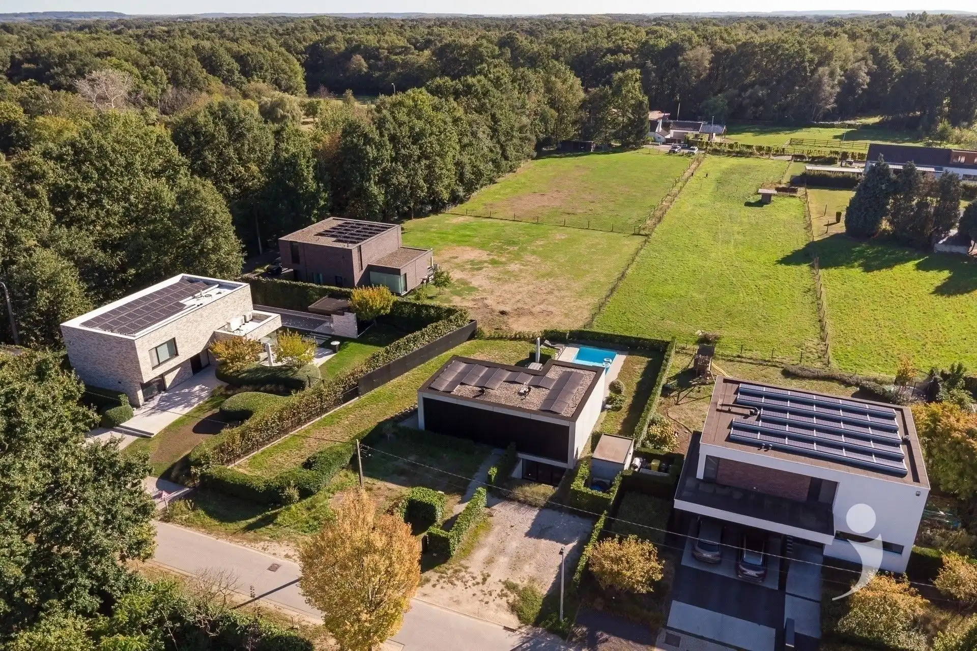 High-end architectenwoning met zwembad en prachtig zicht op de achterliggende weides foto 49
