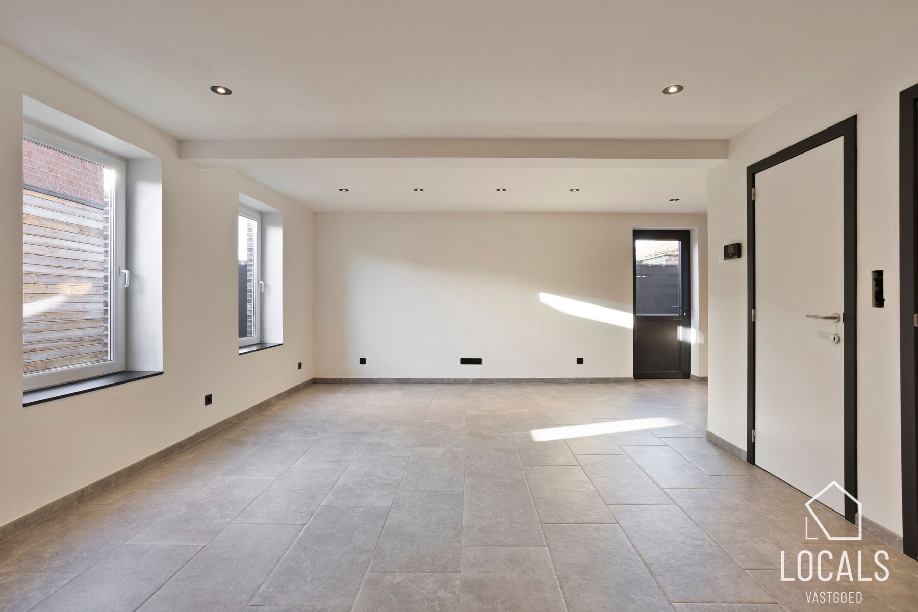 Volledig gerenoveerde halfopen bebouwing in Denderhoutem foto 2