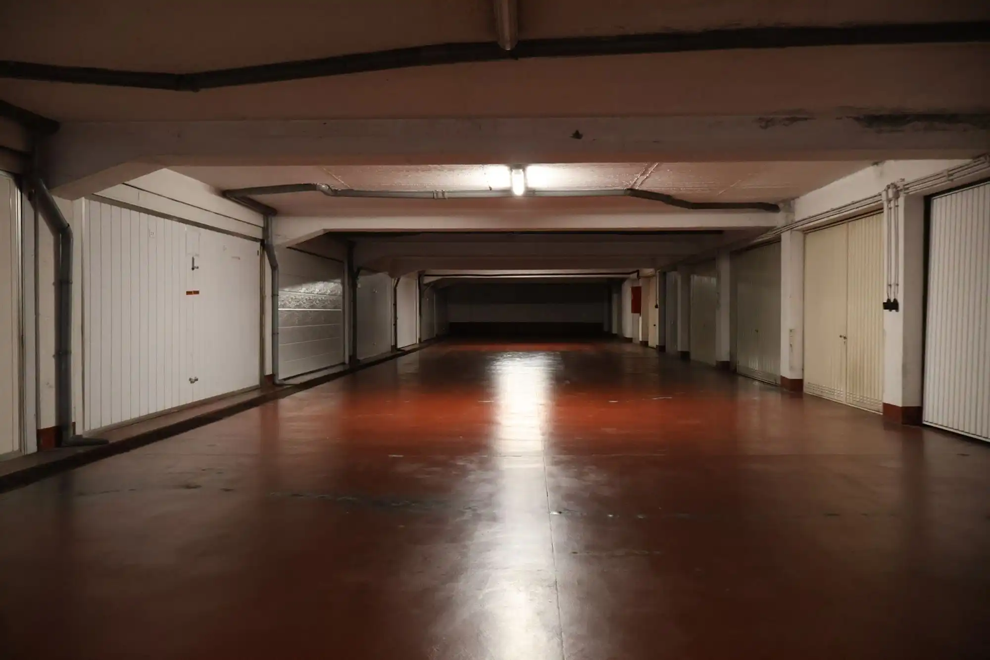 Afgesloten garagebox in Deurne foto {{pictureIndex}}