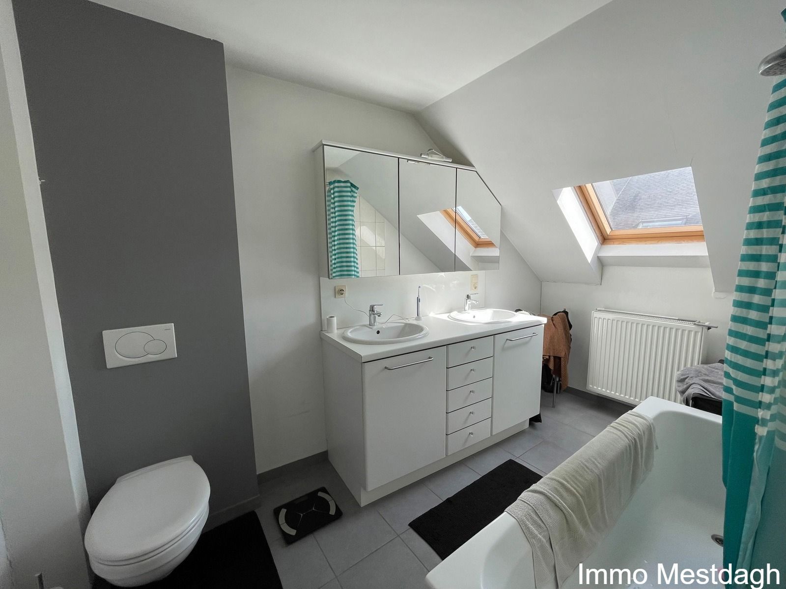 Duplex appartement met terras, autostaanplaats binnen + 6 zonnepanelen foto 14