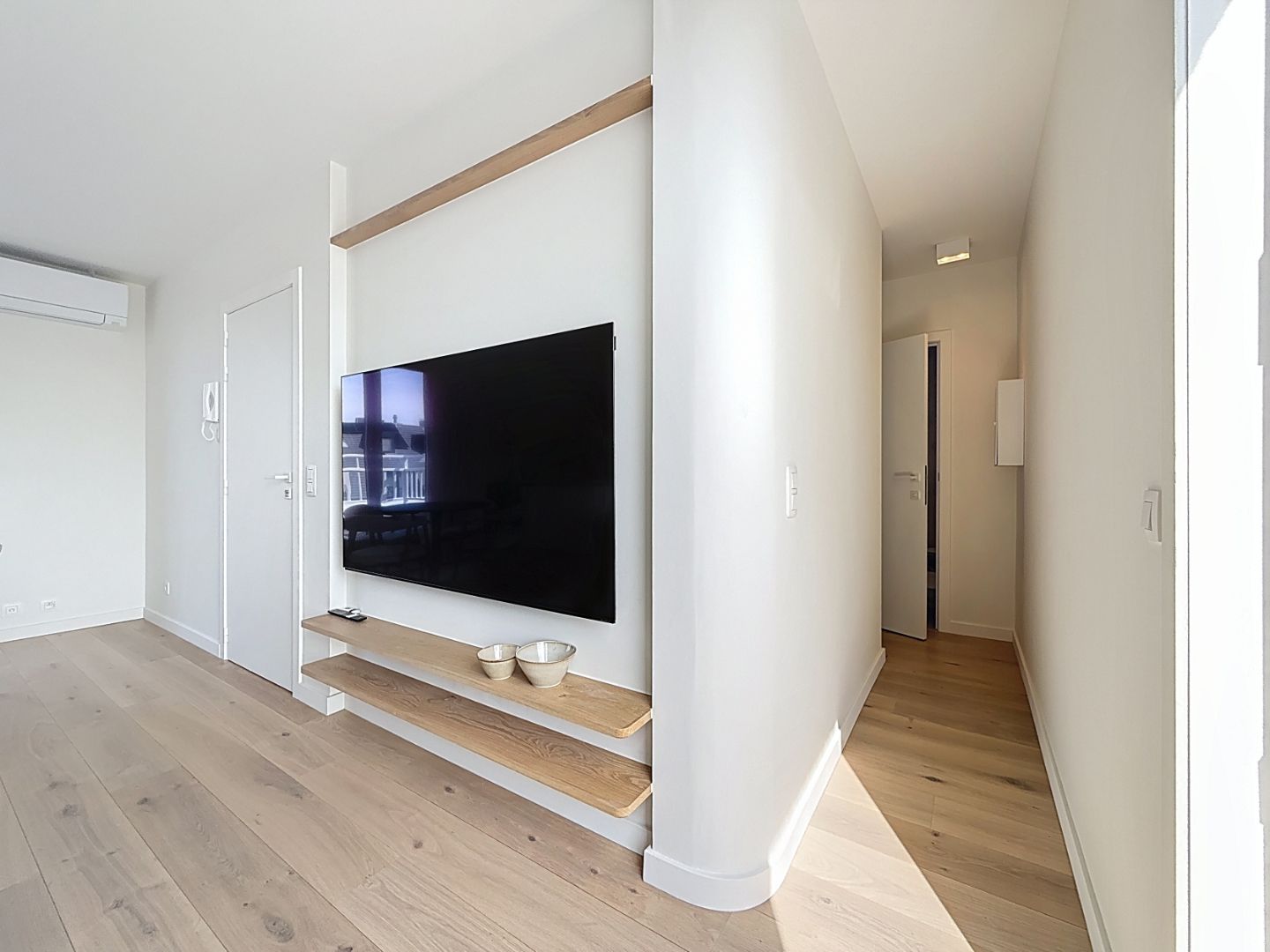 Stijlvol gerenoveerd penthouse met prachtig zicht over het hinterland foto 7