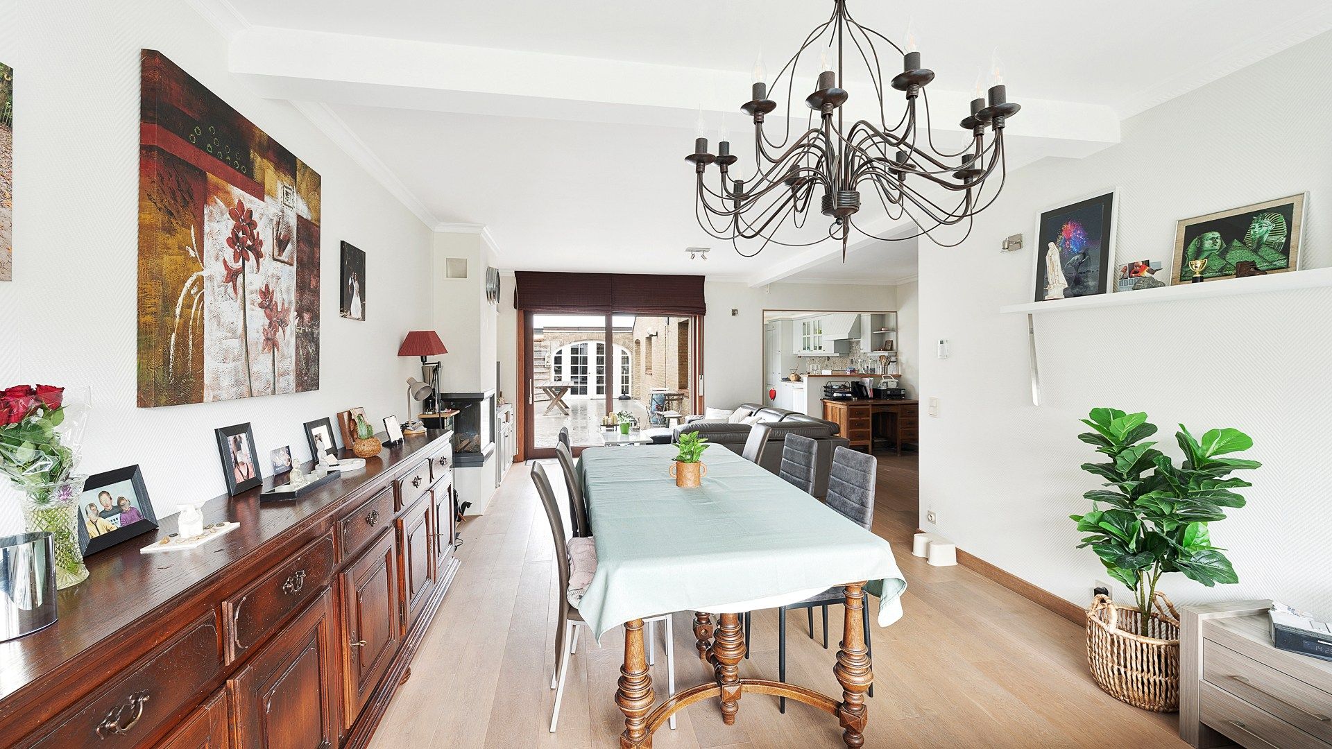 Woning met een leuke binnentuin en garage te Knokke foto 4