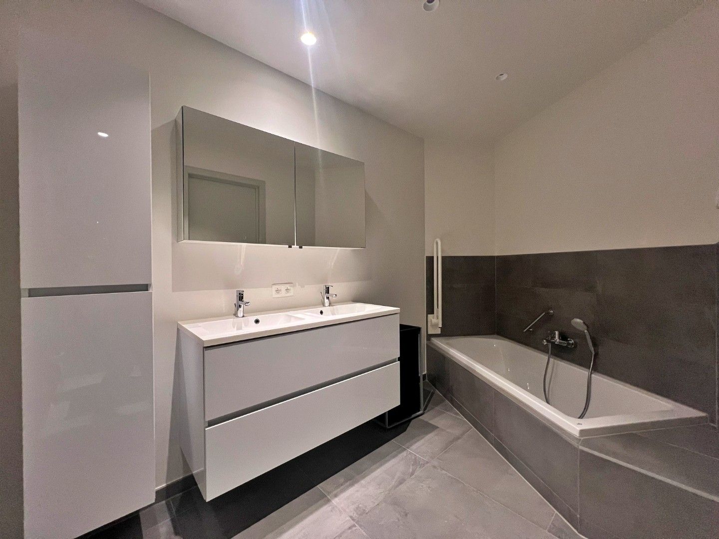 Instapklaar nieuwbouwappartement te huur in hartje Lievegem – E-peil 25 foto 14