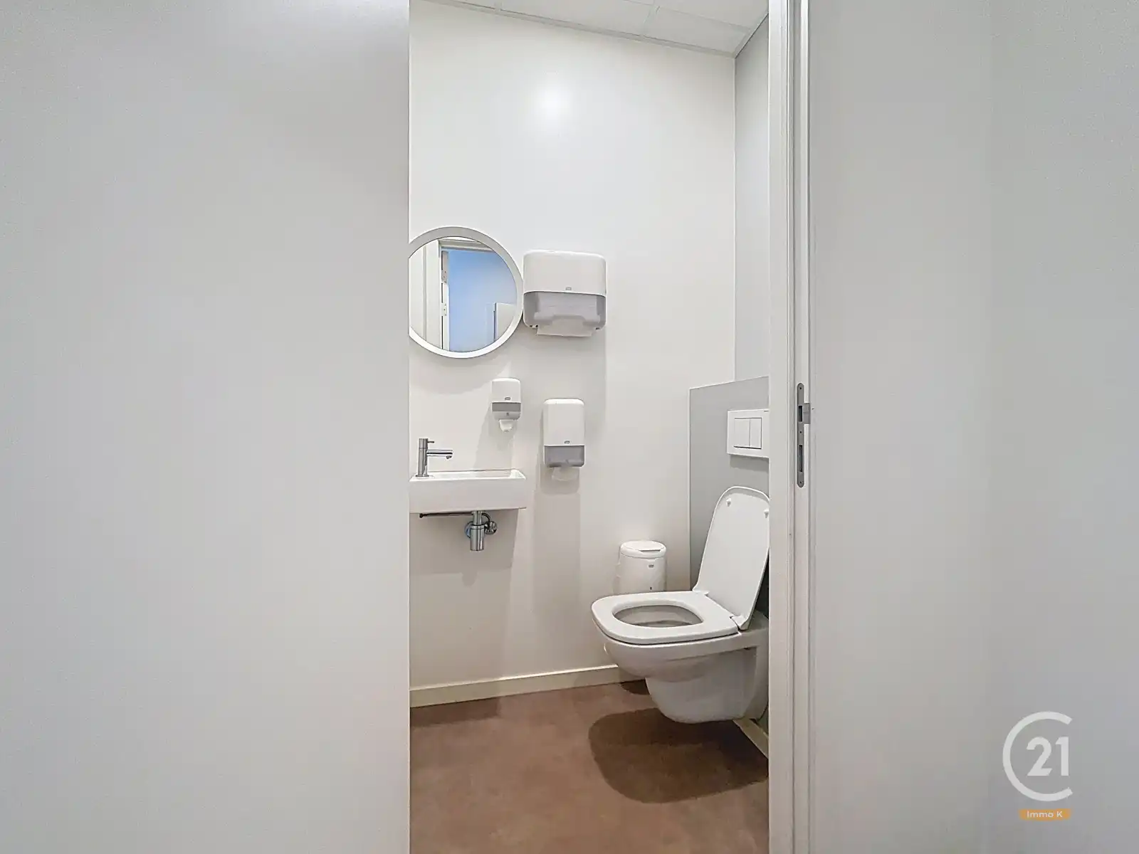 Commercieel gelegen handelsgelijkvloers met 3 privé-parkings foto 17