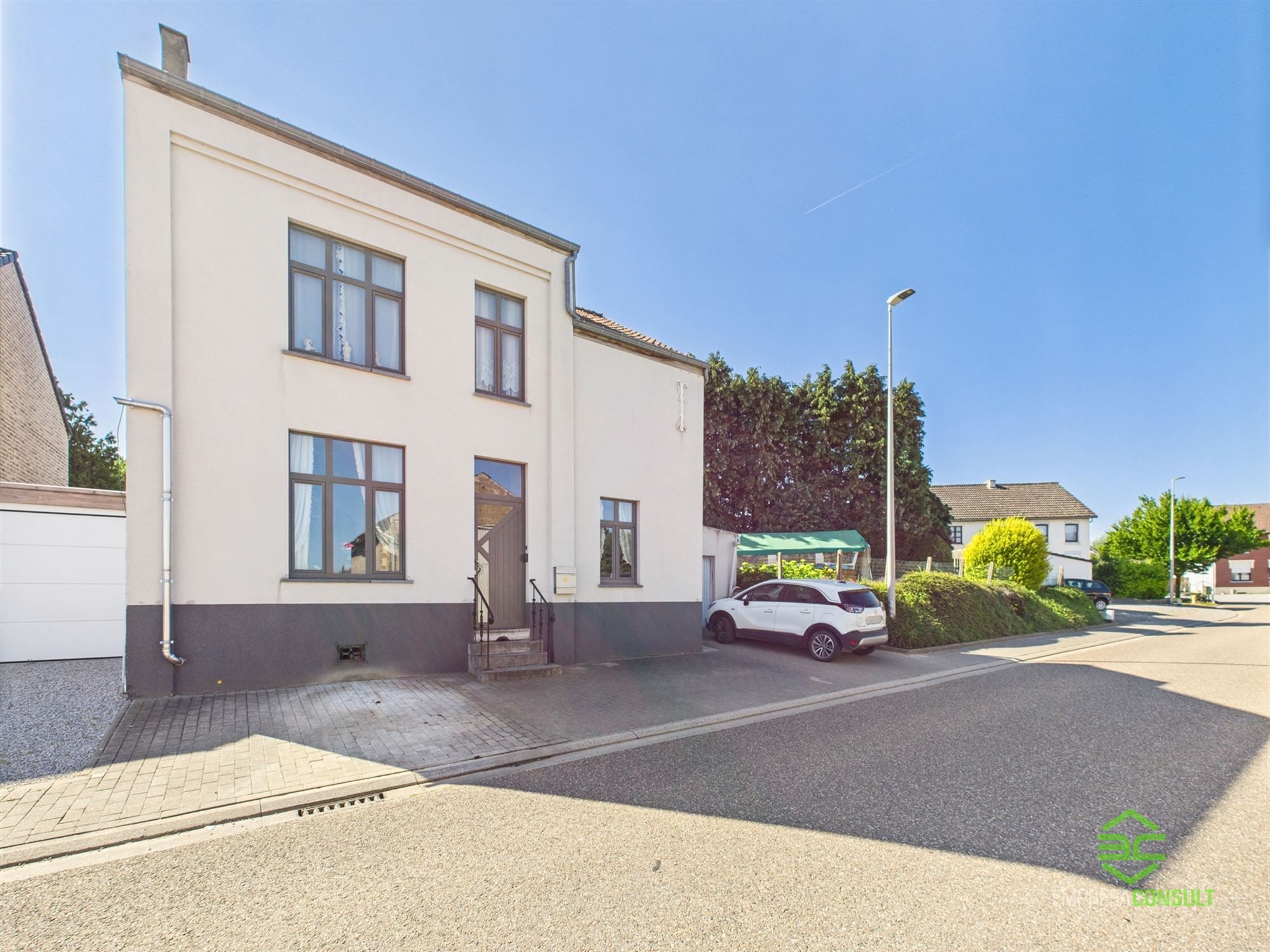 Hoofdfoto van de publicatie: Op te frissen gezinswoning met 3slpk in Montenaken!