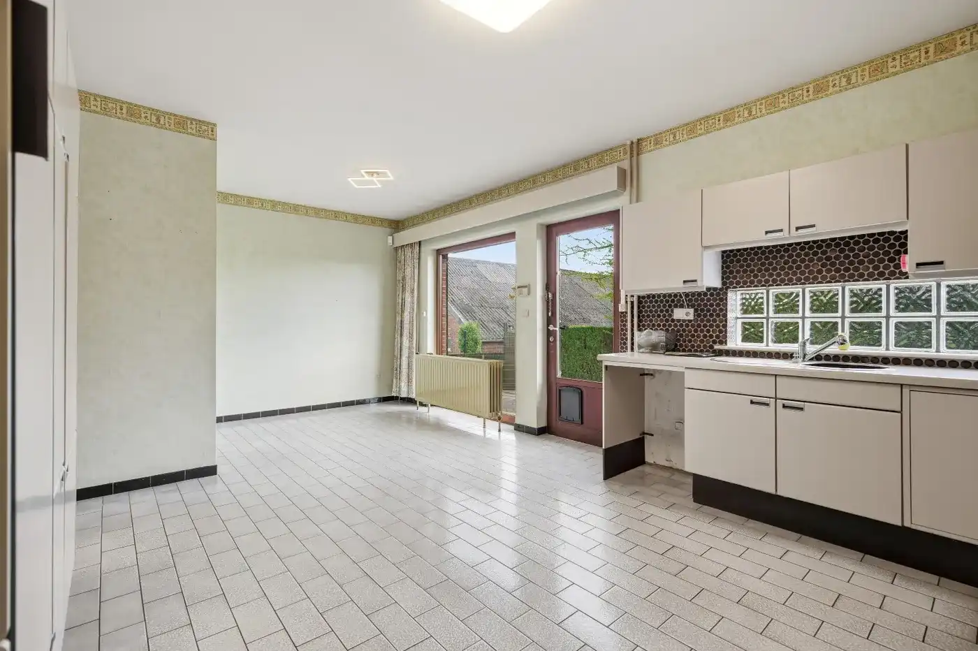 Ruime halfopen bel-étagewoning met prachtig uitzicht foto 12