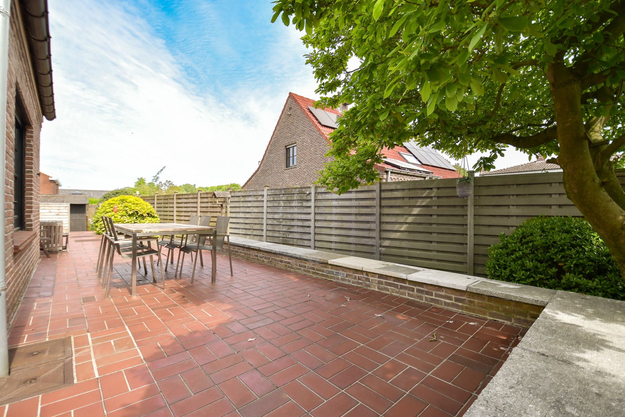 IN EEN GROENE OMGEVING GELEGEN CHARMANTE VILLA met GARAGE & TUIN foto 18
