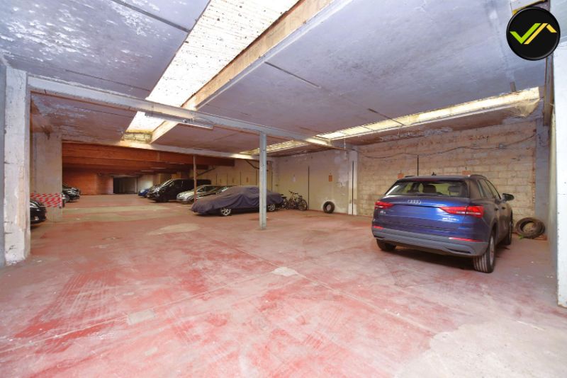 Te Koop: Unieke Investering in Gent - Appartement, Magazijn en 31 Parkeerplaatsen foto 9