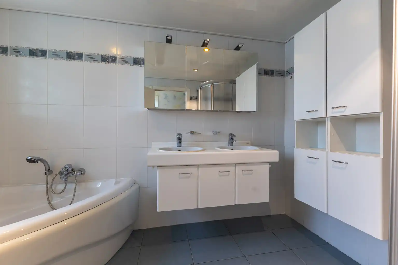 Ruime woning: 5 slpks, garage en grote tuin op toplocatie foto 24
