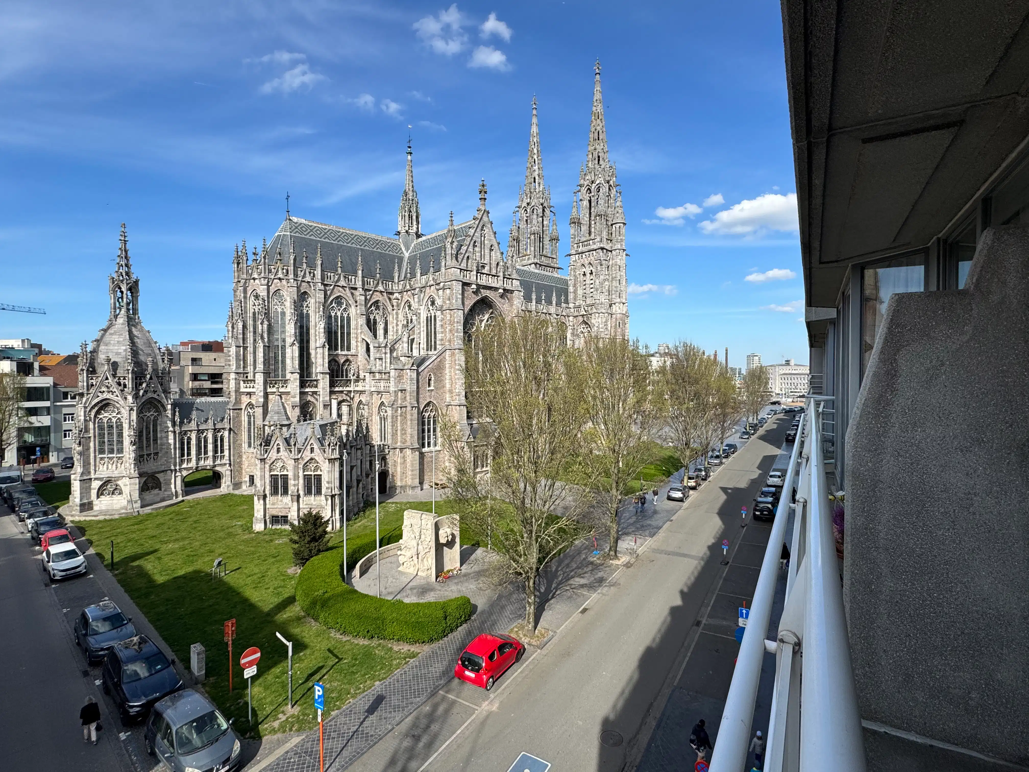 Appartement met prachtig uitzicht op Sint-Petrus-en-Pauluskerk foto {{pictureIndex}}