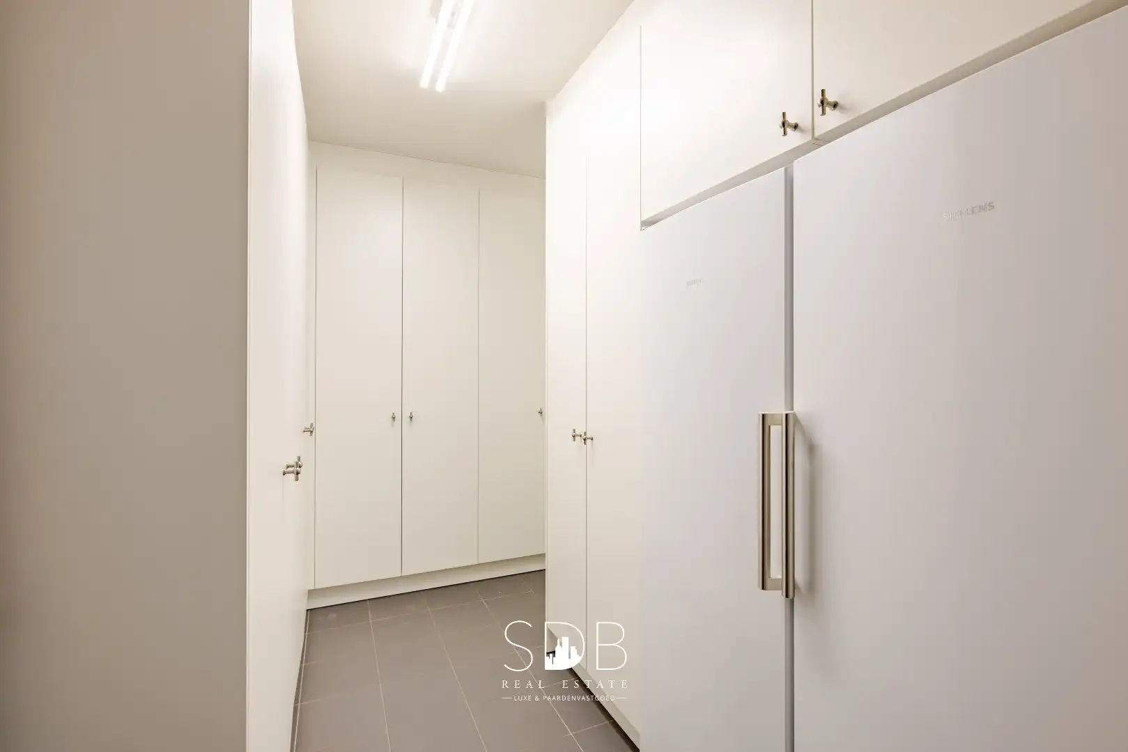 Prachtige stijlvolle woning met bijgebouwen, buitenpiste en graslanden  foto 32