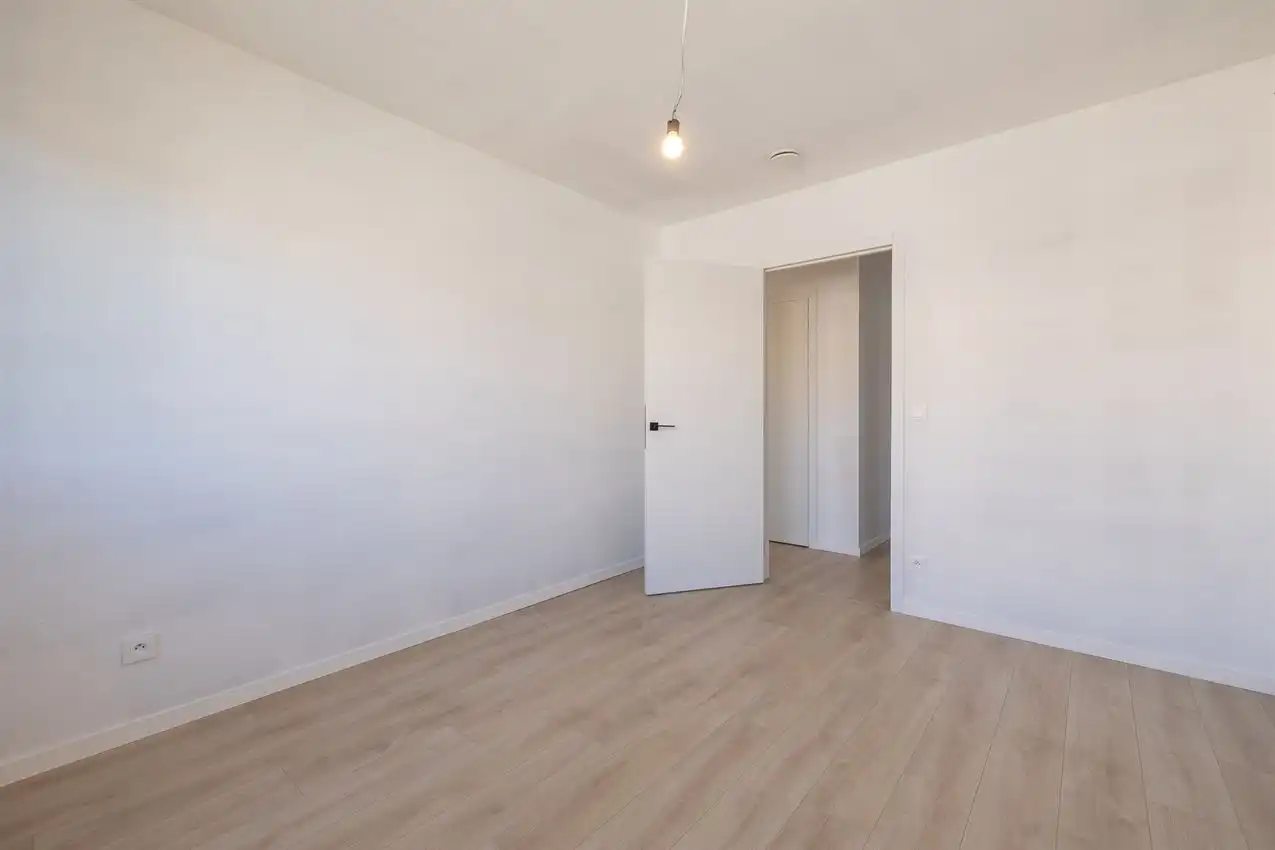 Kwalitatief afgewerkte nieuwbouwwoning met 3 slk. foto 18
