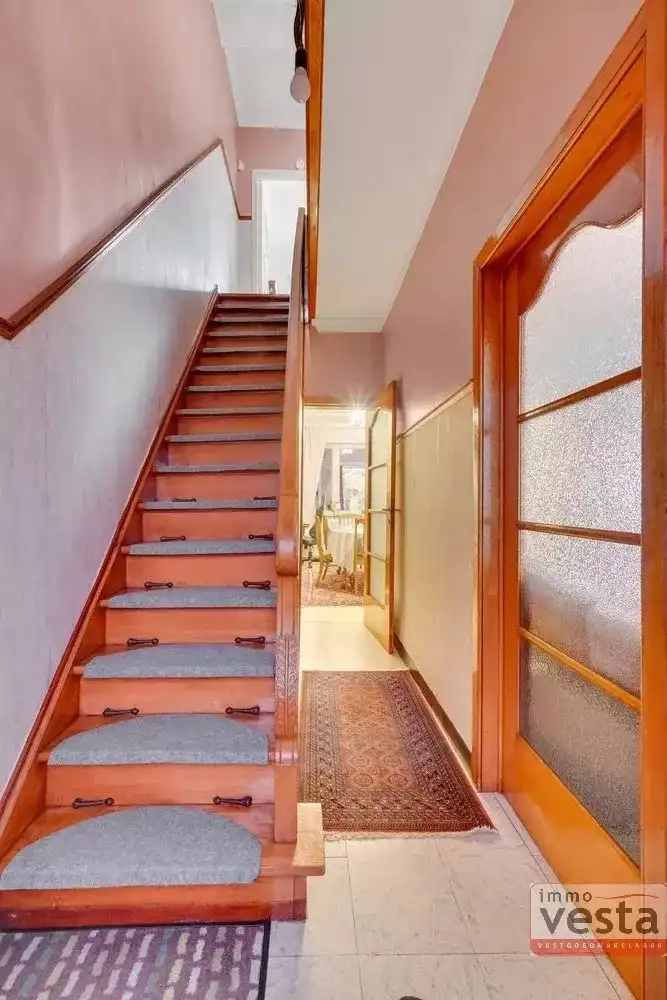 Ruime, te renoveren halfopen woning foto 6