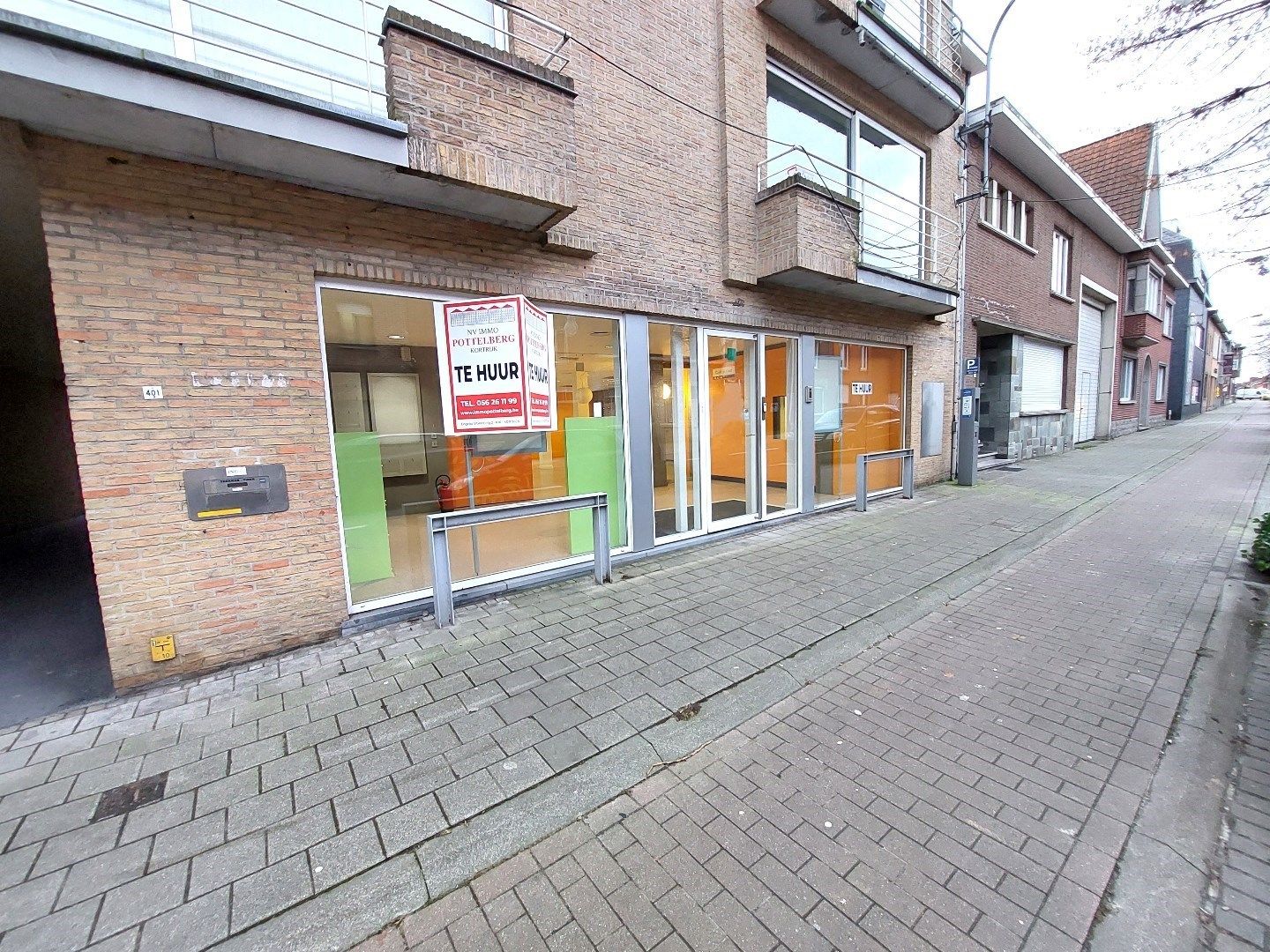 Commercieel gelegen kantoor van 150m² foto {{pictureIndex}}