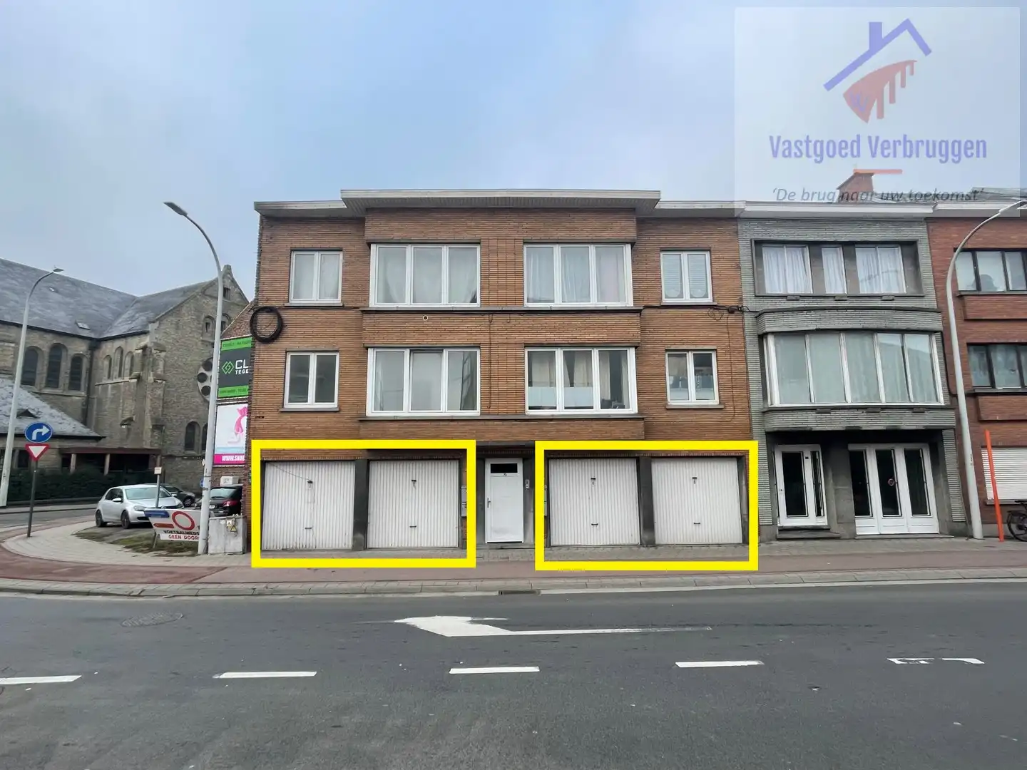 4 verhuurde garageboxen op interessante ligging foto {{pictureIndex}}