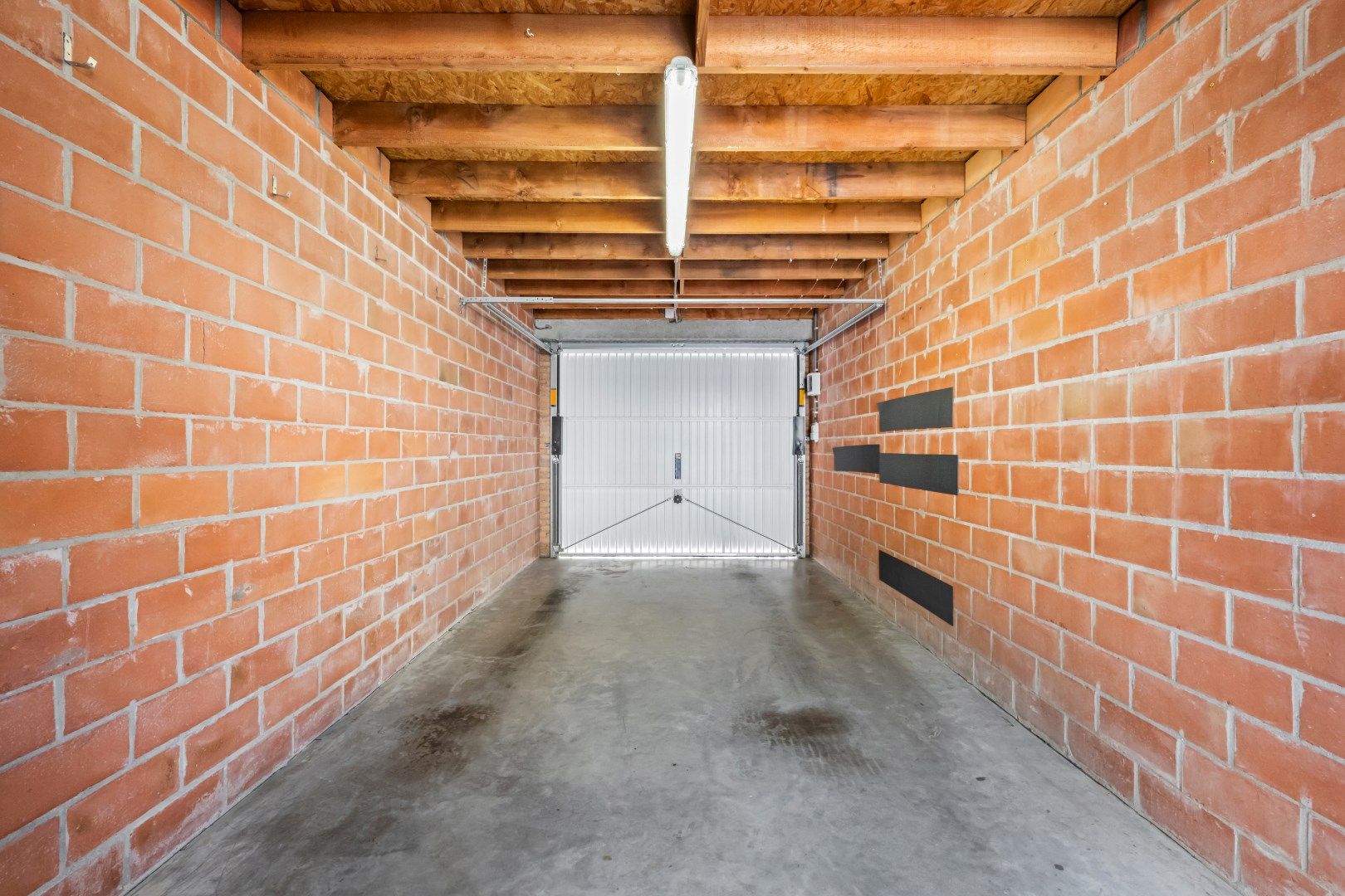 Ruim gelijkvloers appartement met groot terras en garage foto 14