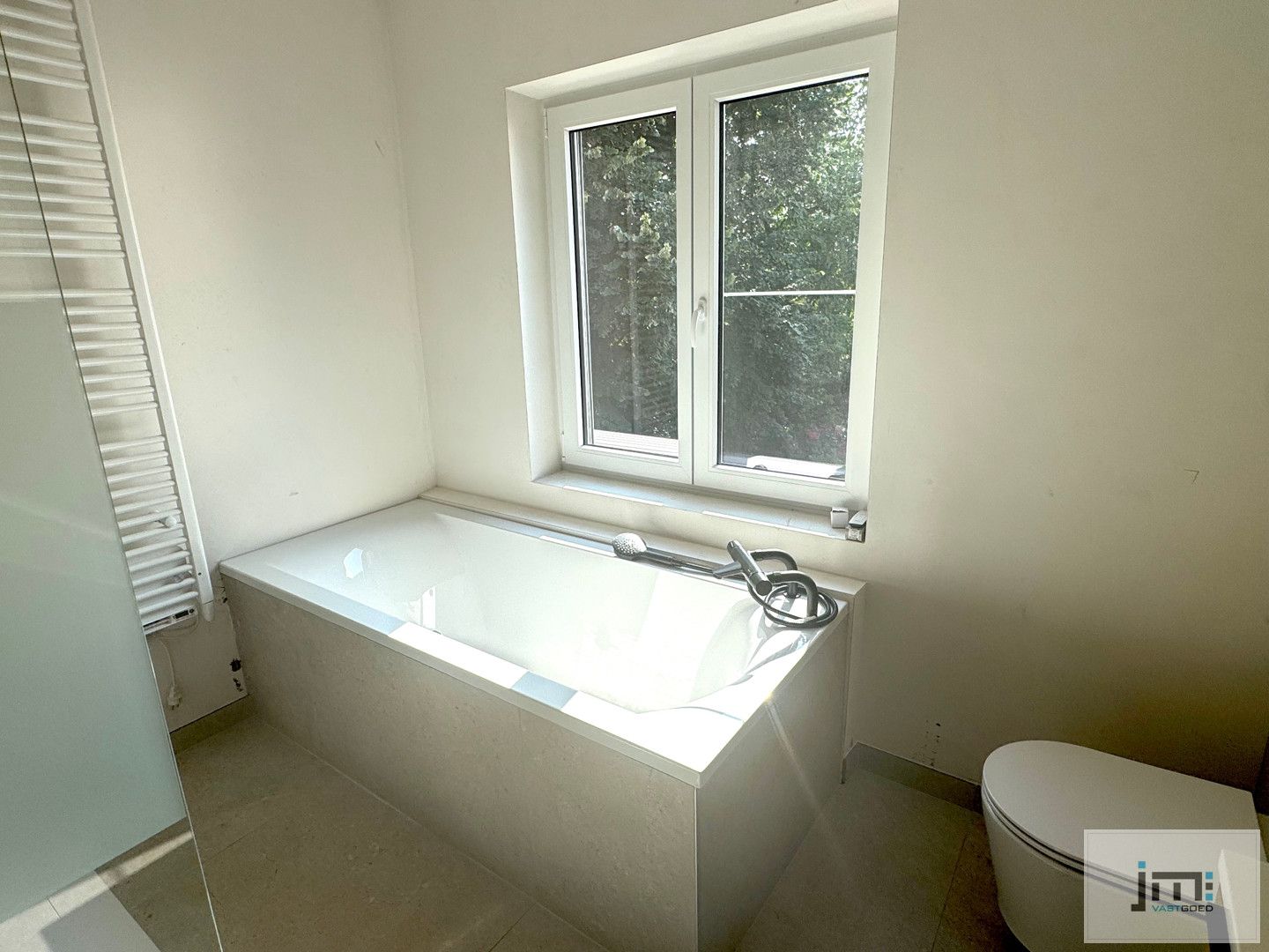 Mooi gerenoveerde woning op ruim perceel foto 17
