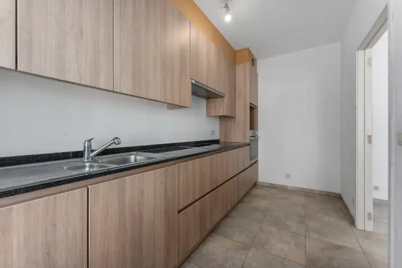 Gerenoveerd appartement met garage foto 7