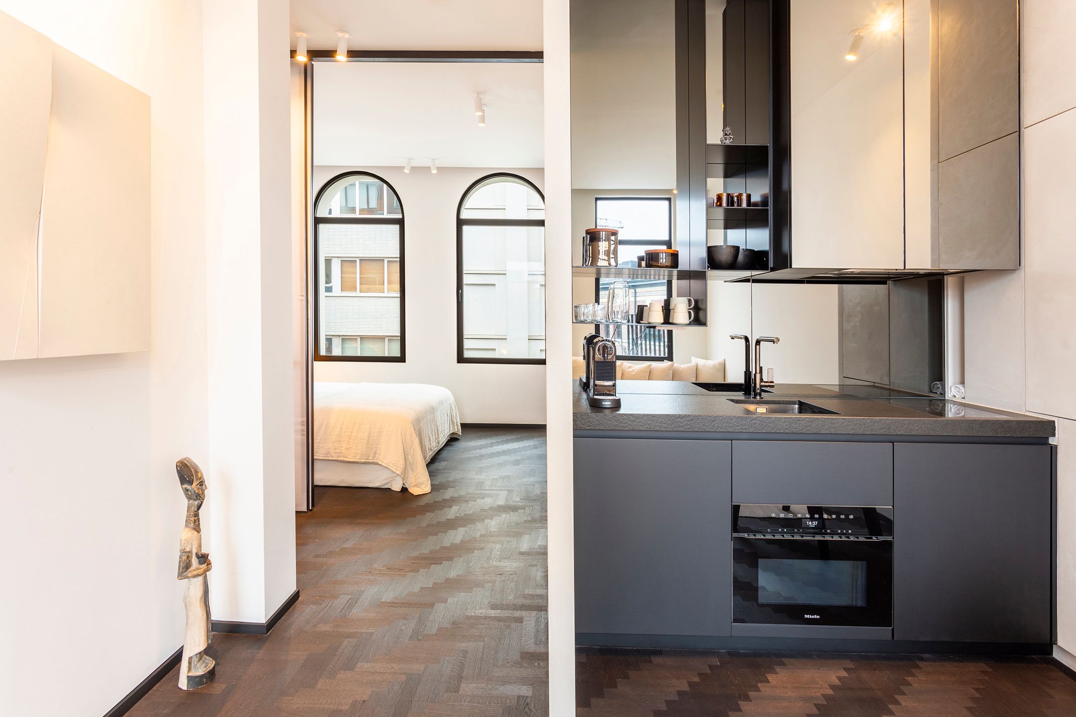 gemeubelde en catchy cityloft met zalig terras aanmodemuseum foto 10