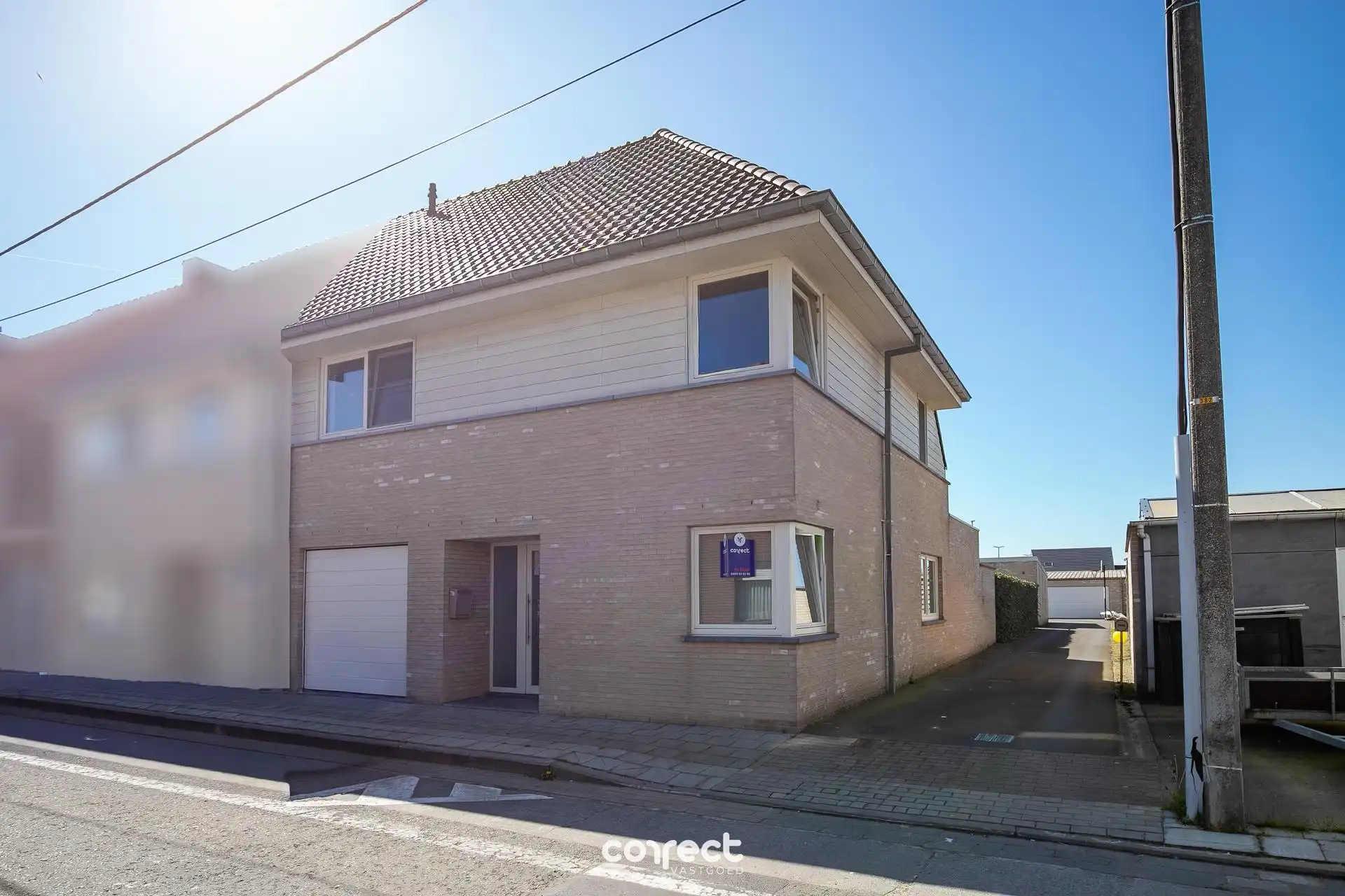 Half open bebouwing met 4 slaapkamers en tuin foto {{pictureIndex}}