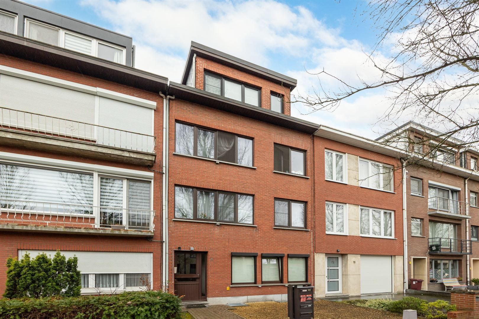 Gerenoveerd studio-appartement met zolder foto {{pictureIndex}}
