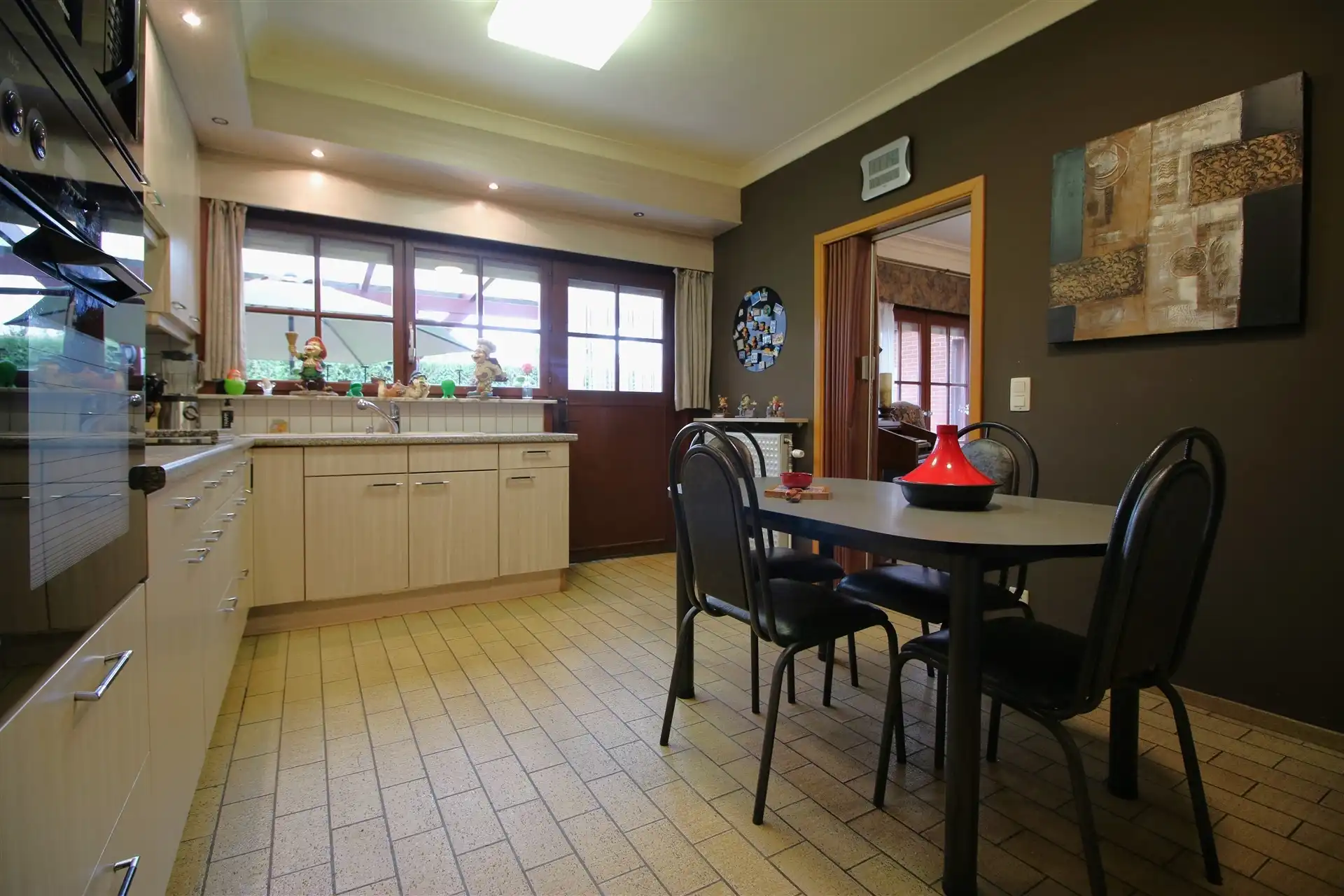 Ruime op te frissen woning in het centrum foto 6