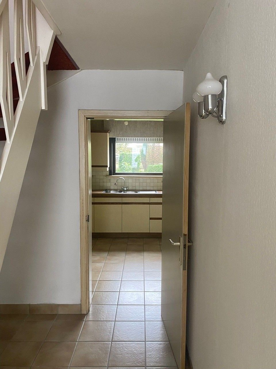Rustig gelegen woning met 3 slaapkamers en garage foto 2