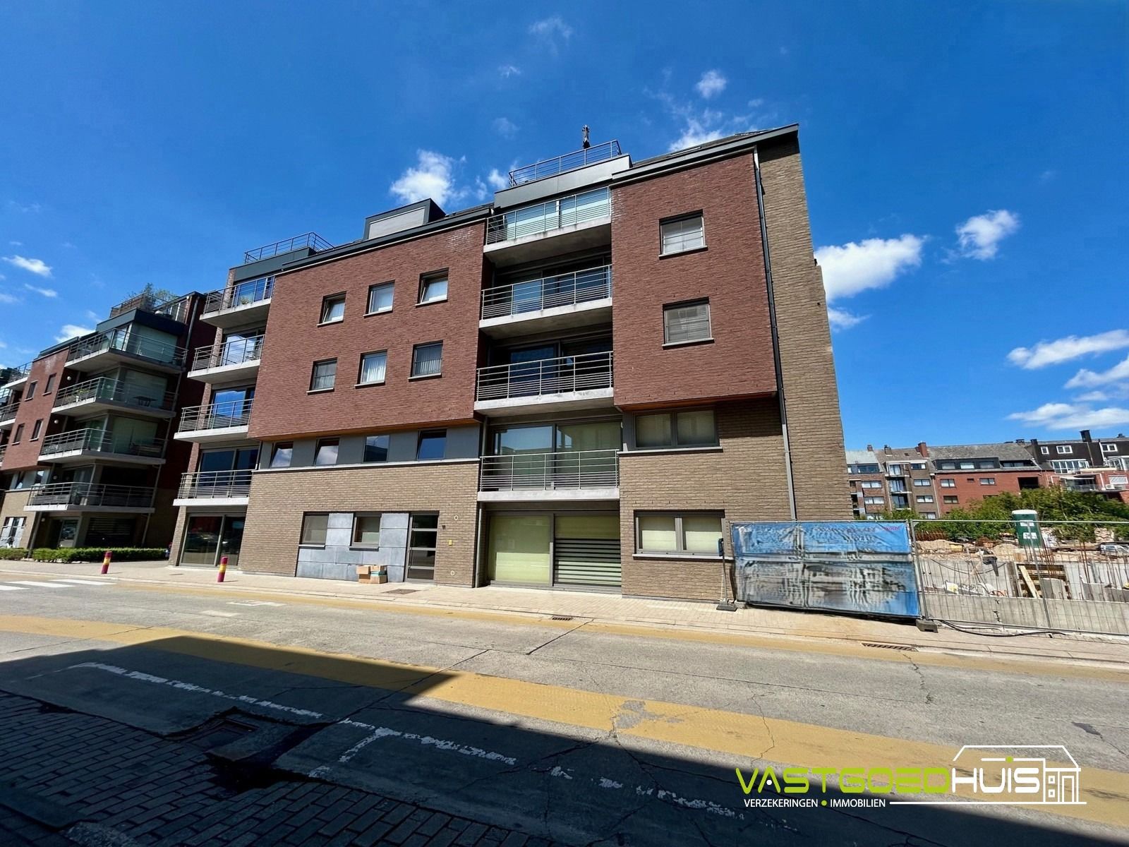 Prachtig appartement met terras en garage in centrum Ninove foto {{pictureIndex}}
