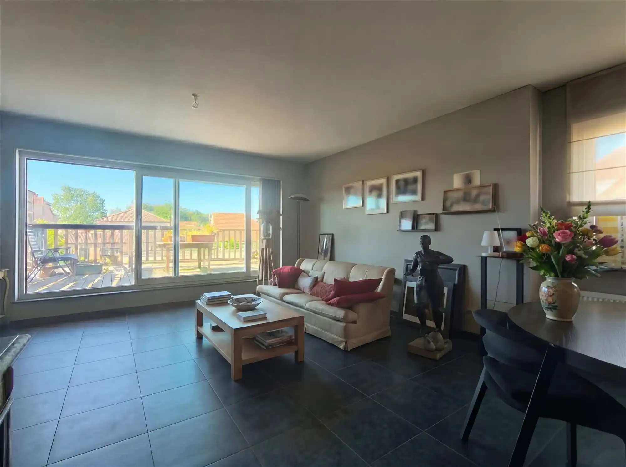 Appartement met groot terras, 2 slaapkamers, dressing en carport. In gebouw met slechts 2 appartementen. foto 4
