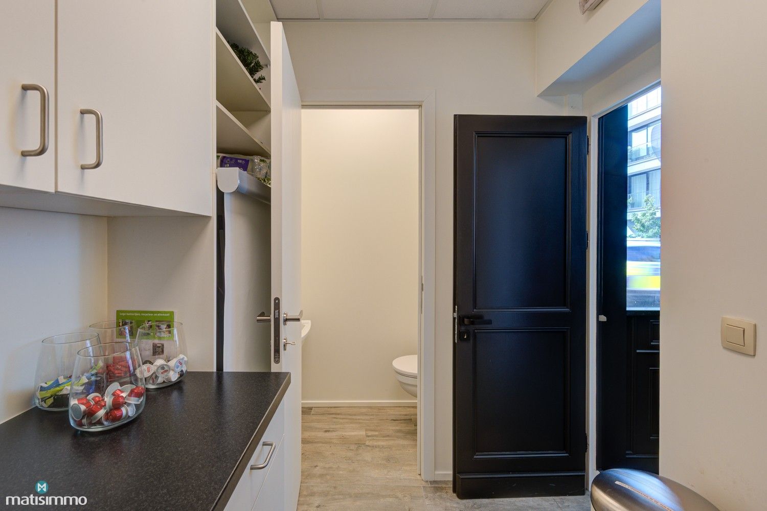 INSTAPKLAAR HANDELSPAND/KANTOORRUIMTE MET EEN UITSTEKENDE LIGGING TE HASSELT foto 12