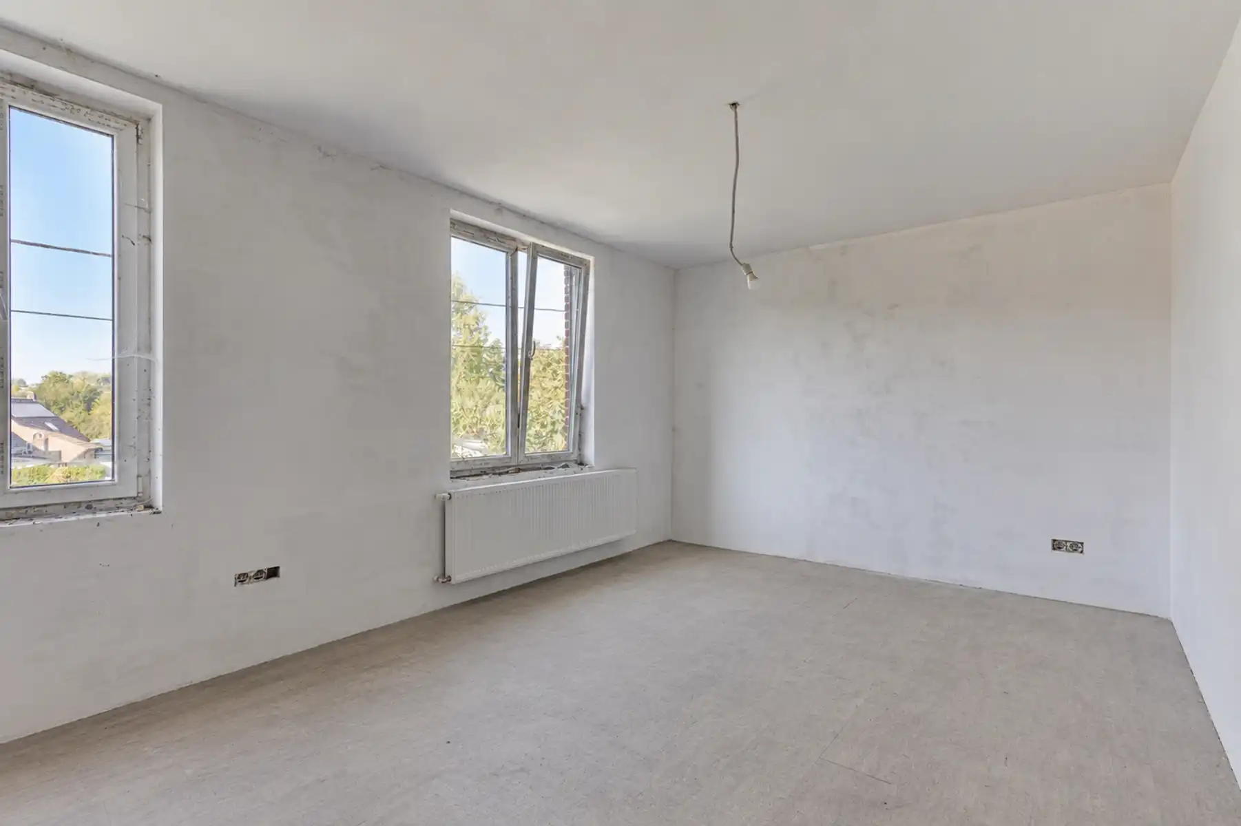 Ruime  gerenoveerde hoeve met werkplaats, zwembad en EPC B foto 23