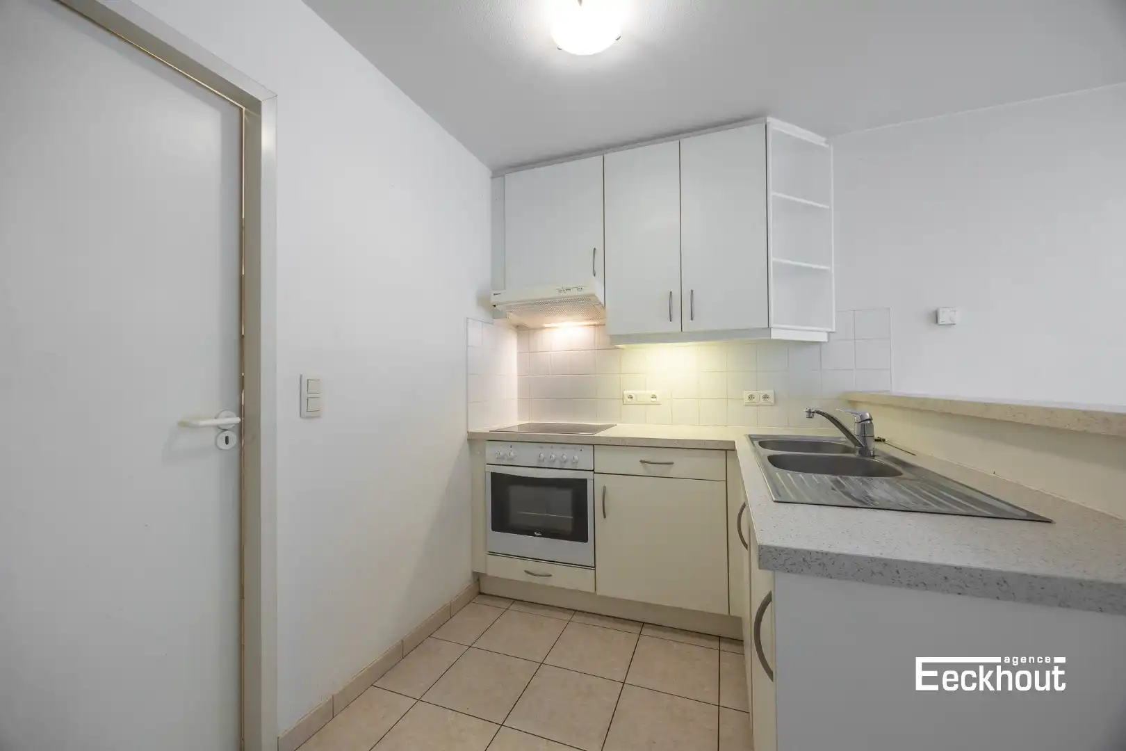Instapklaar 2 slaapkamer appartement met terras in Oostende foto 5