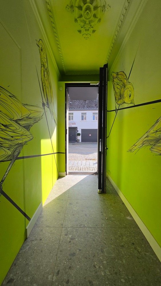 PRACHTIGE STADSWONING MET 2 SLAAPKAMERS EN TUIN foto 2