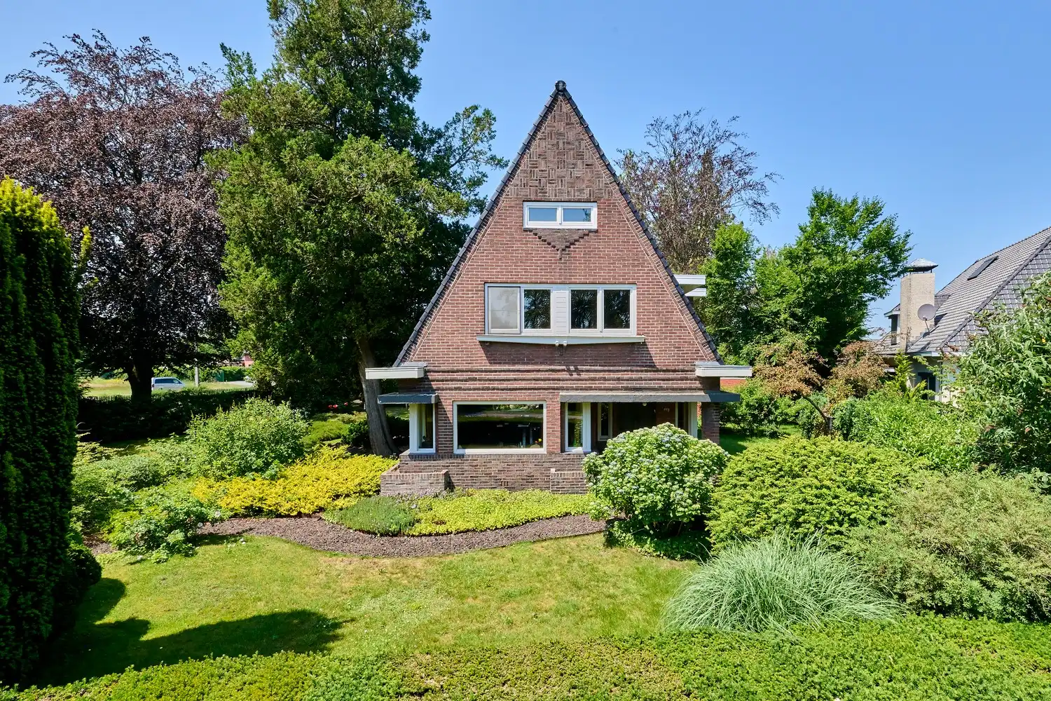 Charmante open bebouwing met prachtige tuin op toplocatie nabij het centrum en de Nederlandse grens foto 2