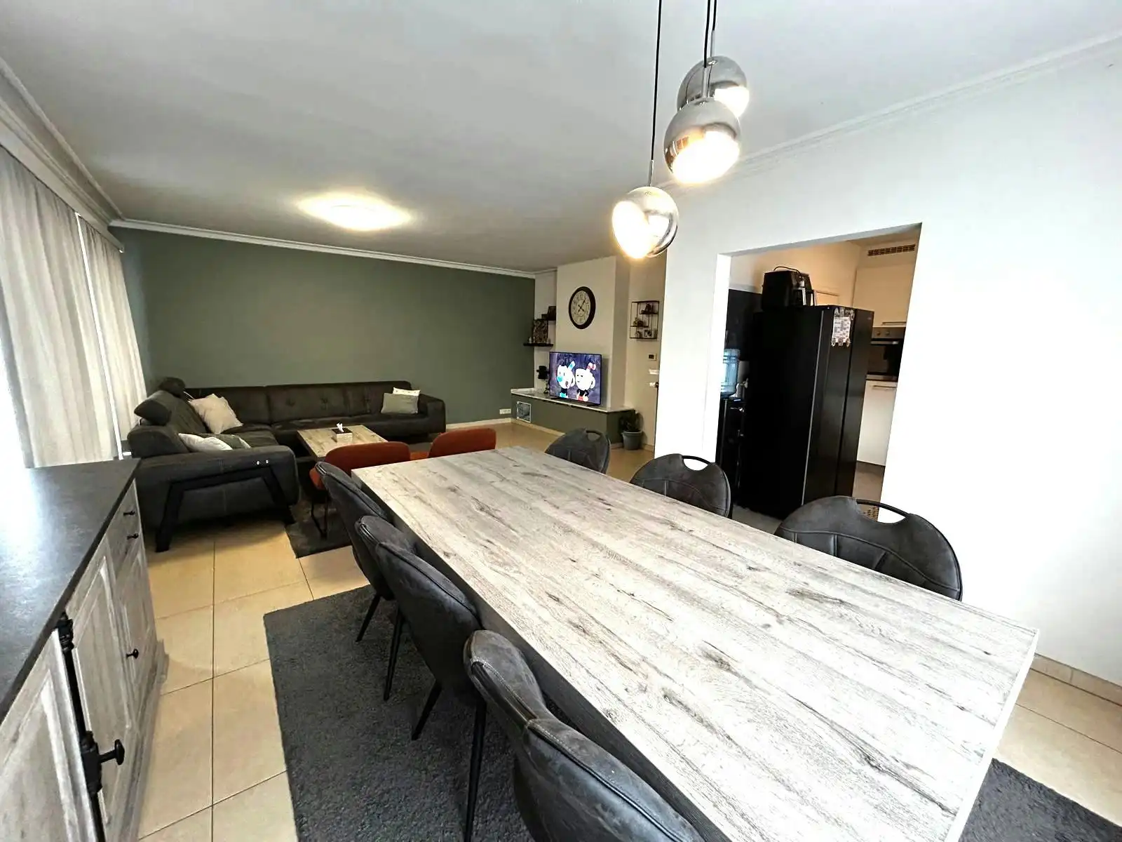 Building met twee verhuurde appartementen en 4 garages foto 3