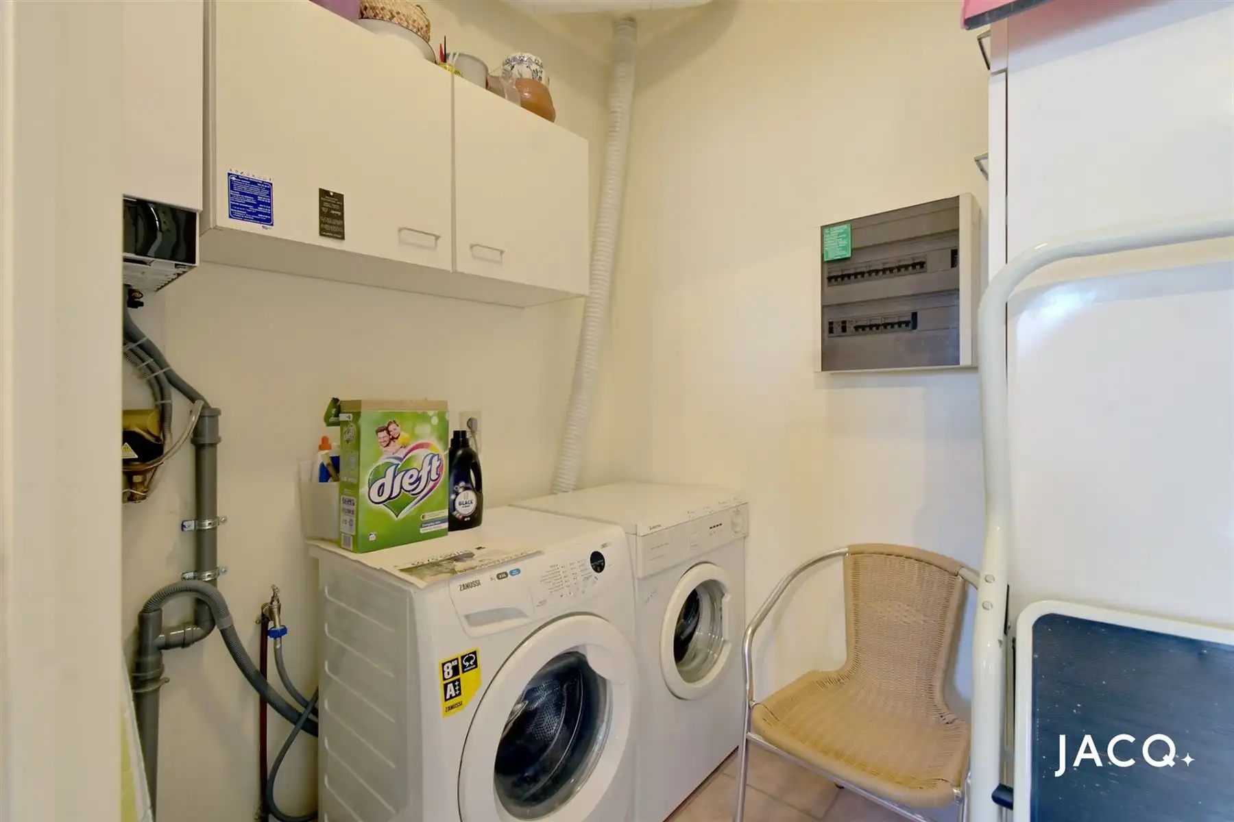 Instapklaar dakappartement met 2 à 3 slpk's, terras en mogelijk autostaanplaats! foto 11
