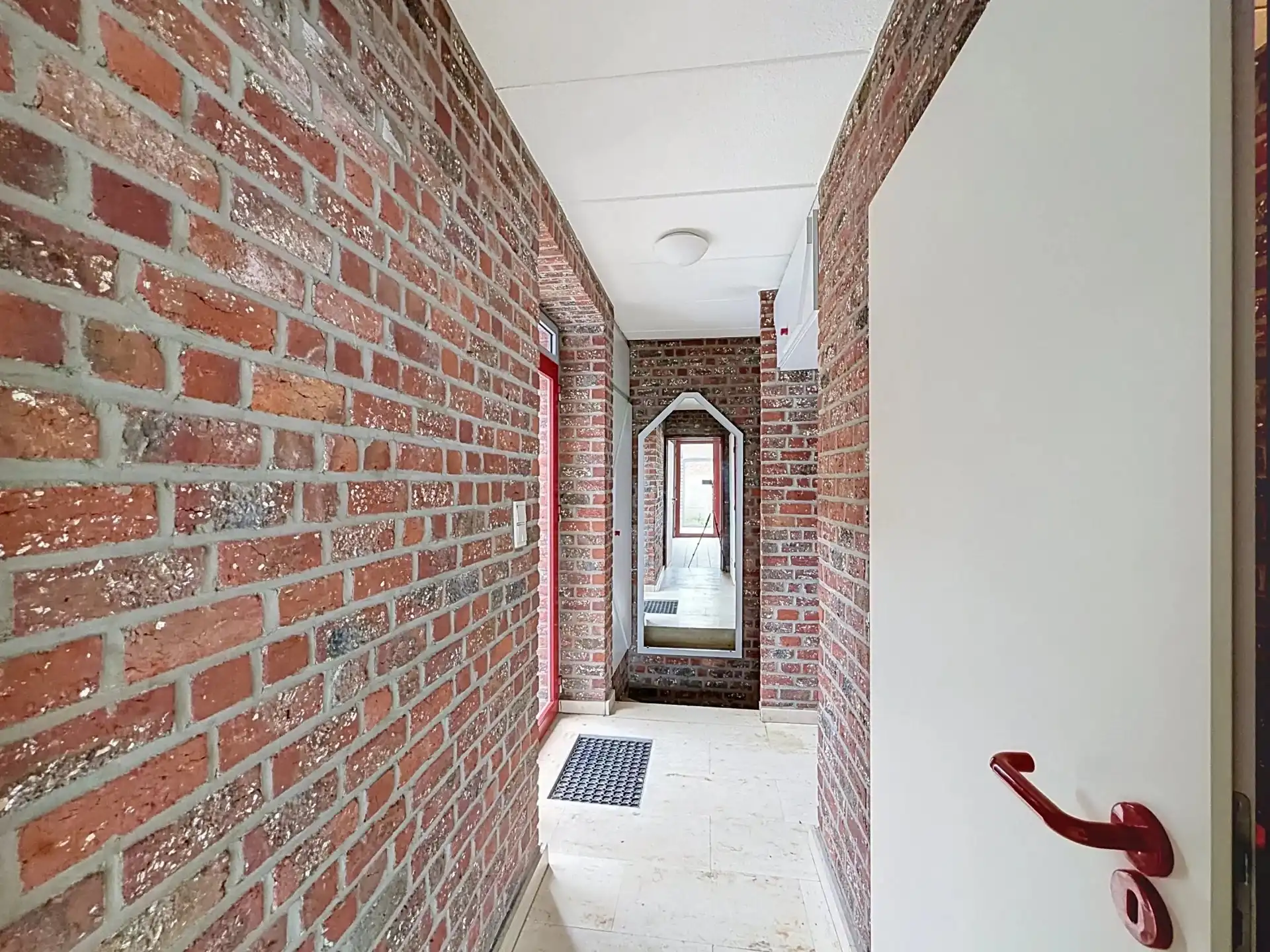 Verrassend ruime woning met 4 slaapkamers en mogelijke praktijkruimte foto 2