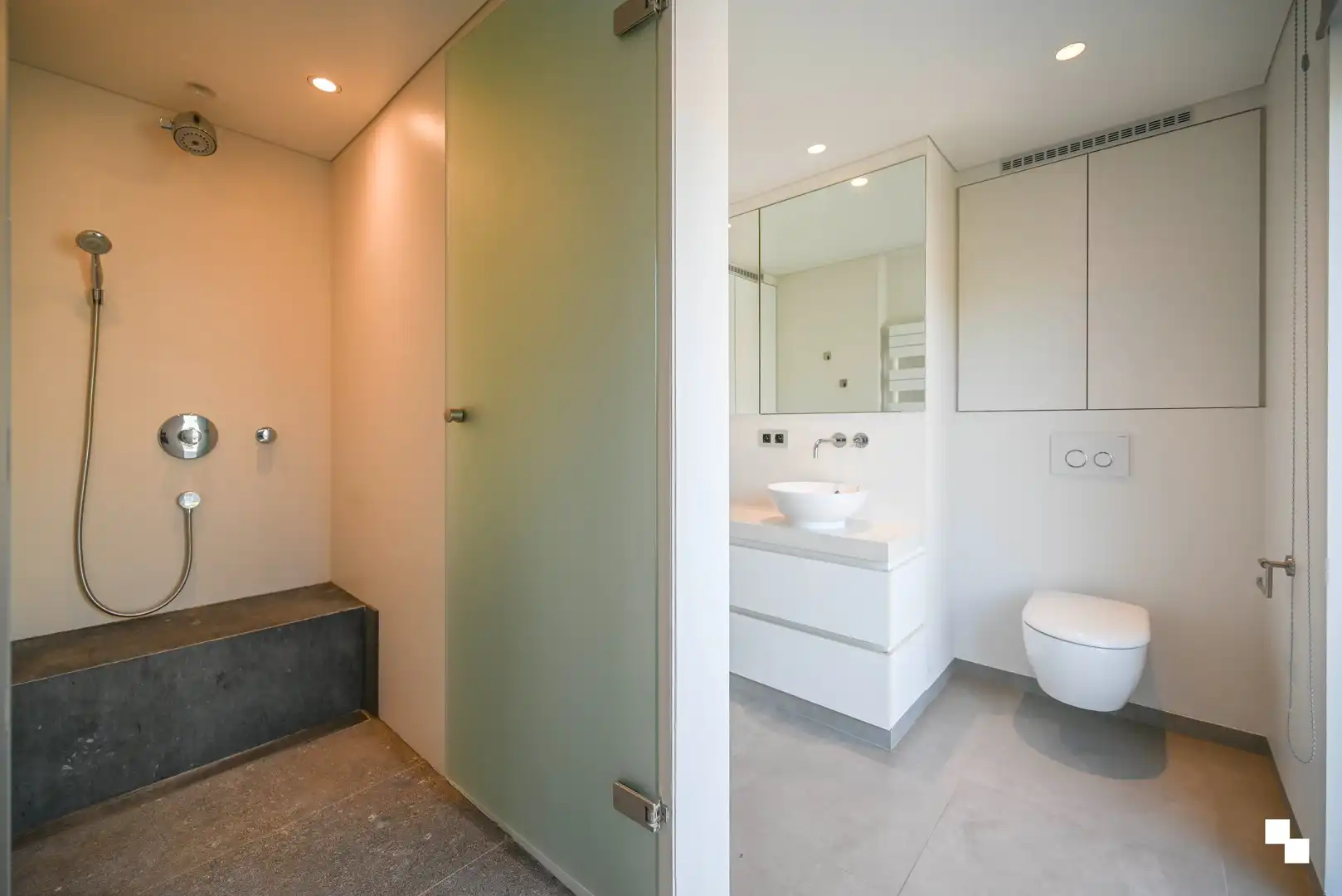 Luxueus afgewerkt appartement in het centrum van Waregem foto 14