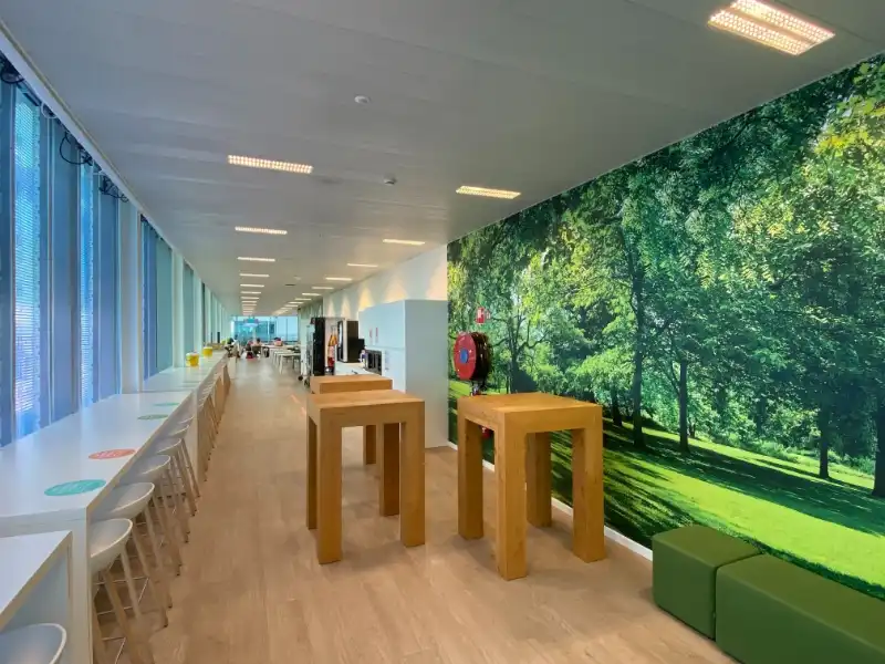 Moderne kantoren in de Blue Towers aan Ghelamco arena foto 14