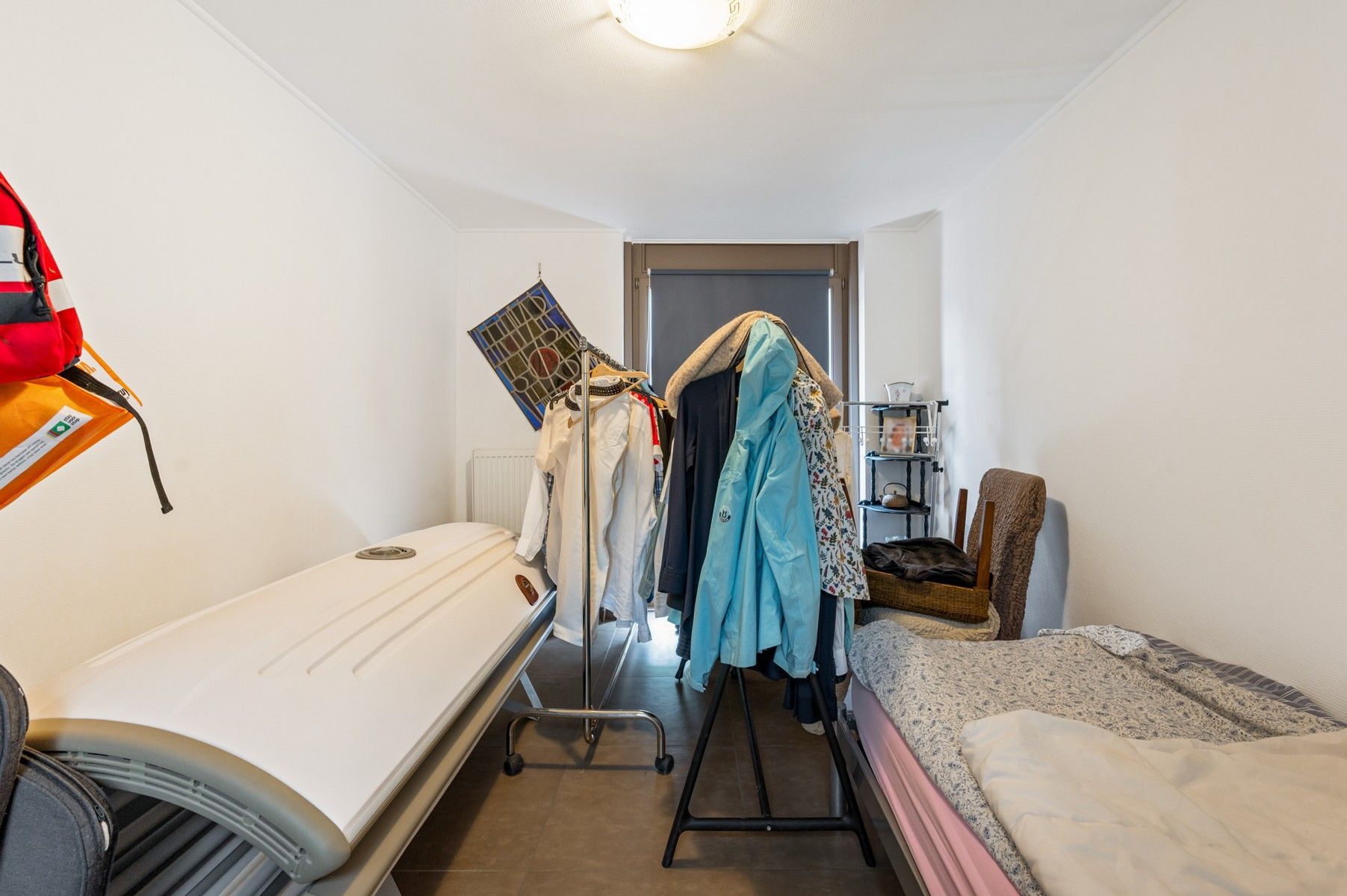 Lichtrijke laagbouwwoning met zwembad en werkplaats foto 19