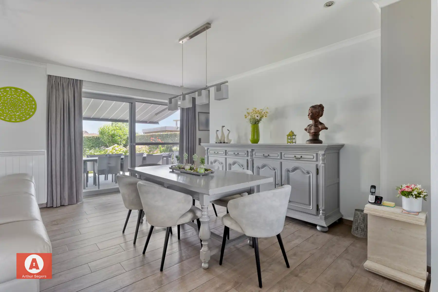 Unieke multifunctionele eigendom (woning met werkplaats) foto 9