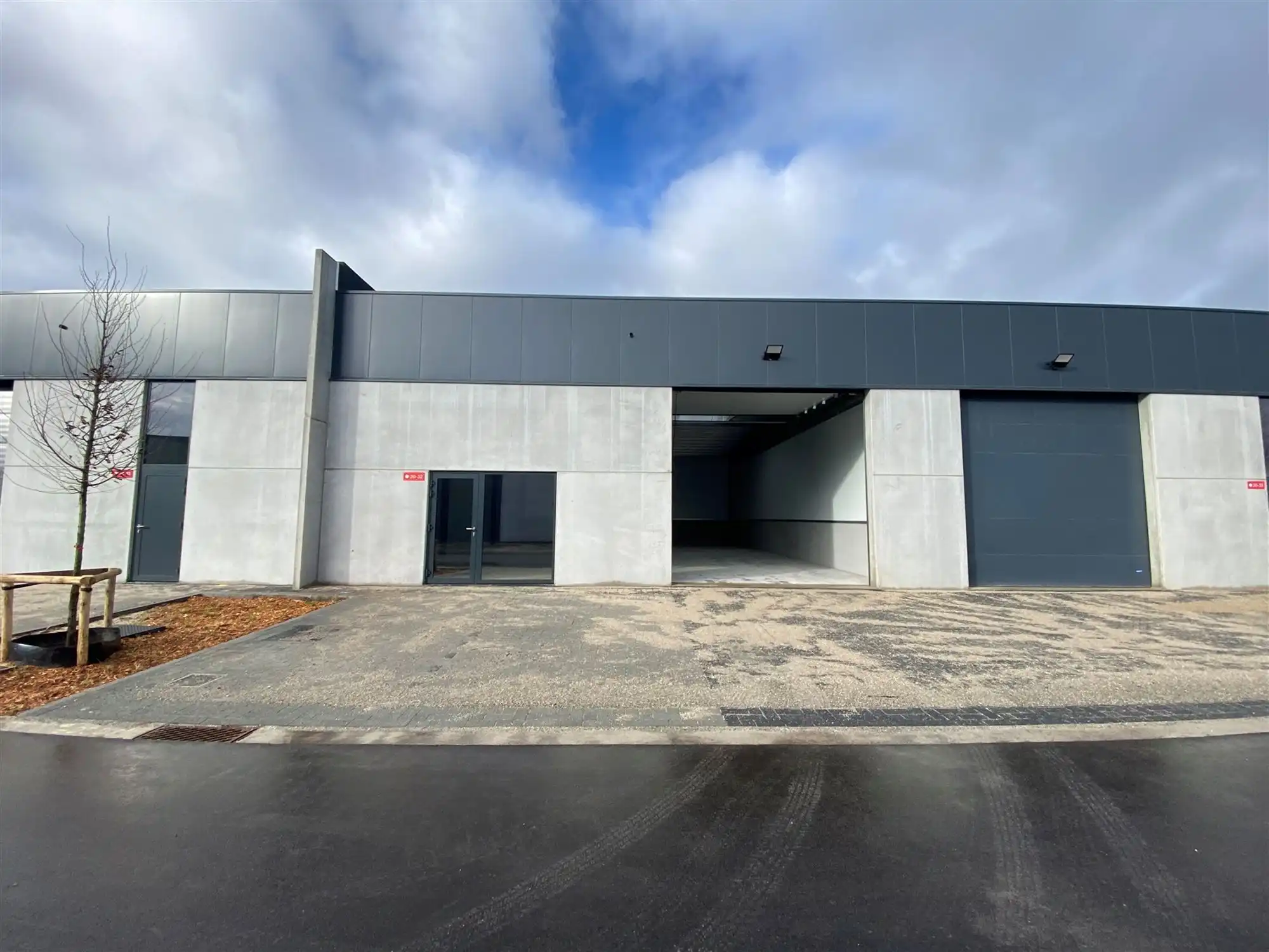 KMO-unit van 207m² in bedrijventerrein De Melkerij in Evergem-Sleidinge foto 2