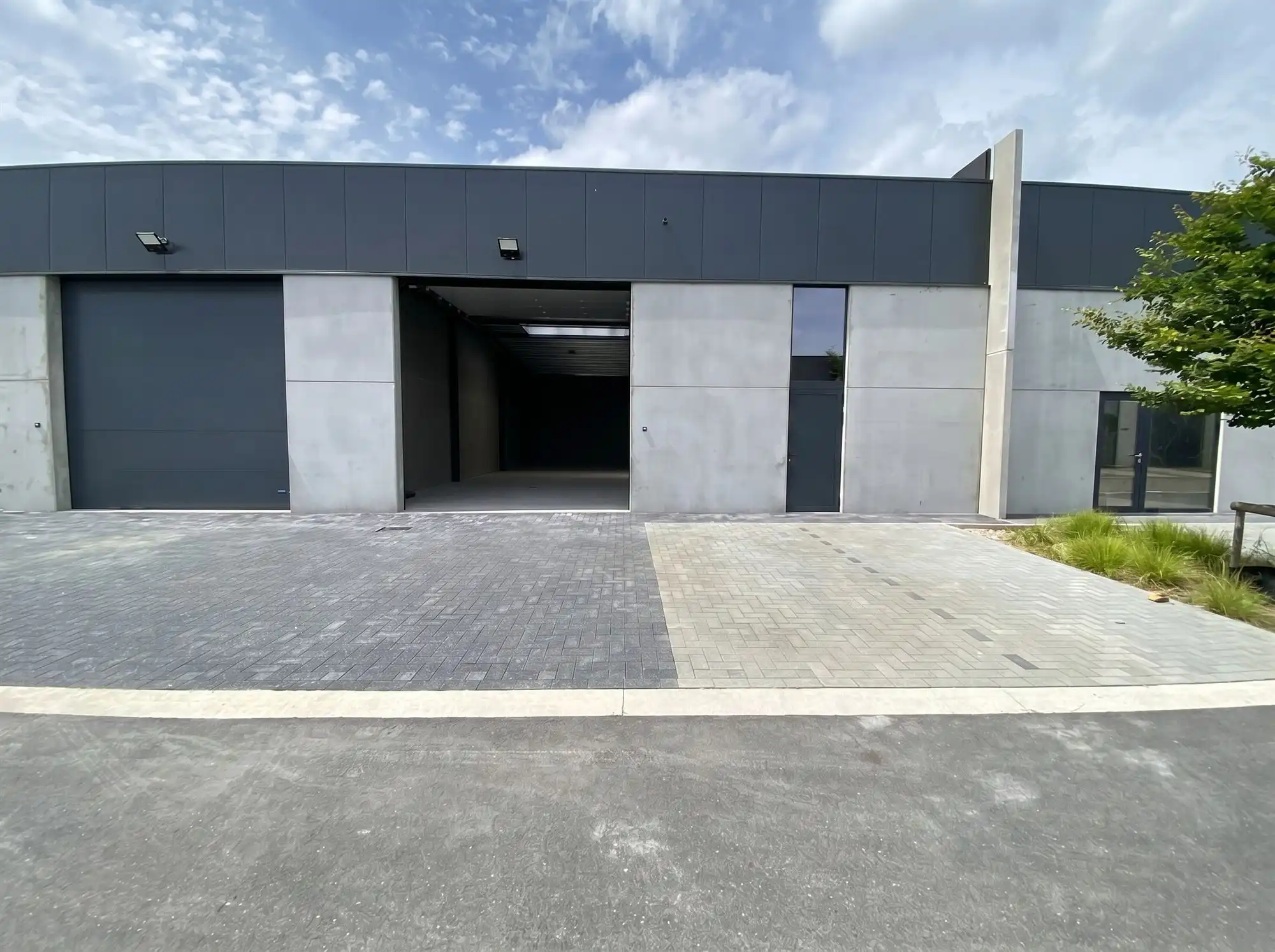 KMO-unit van 207m² in bedrijventerrein De Melkerij in Evergem-Sleidinge foto 2