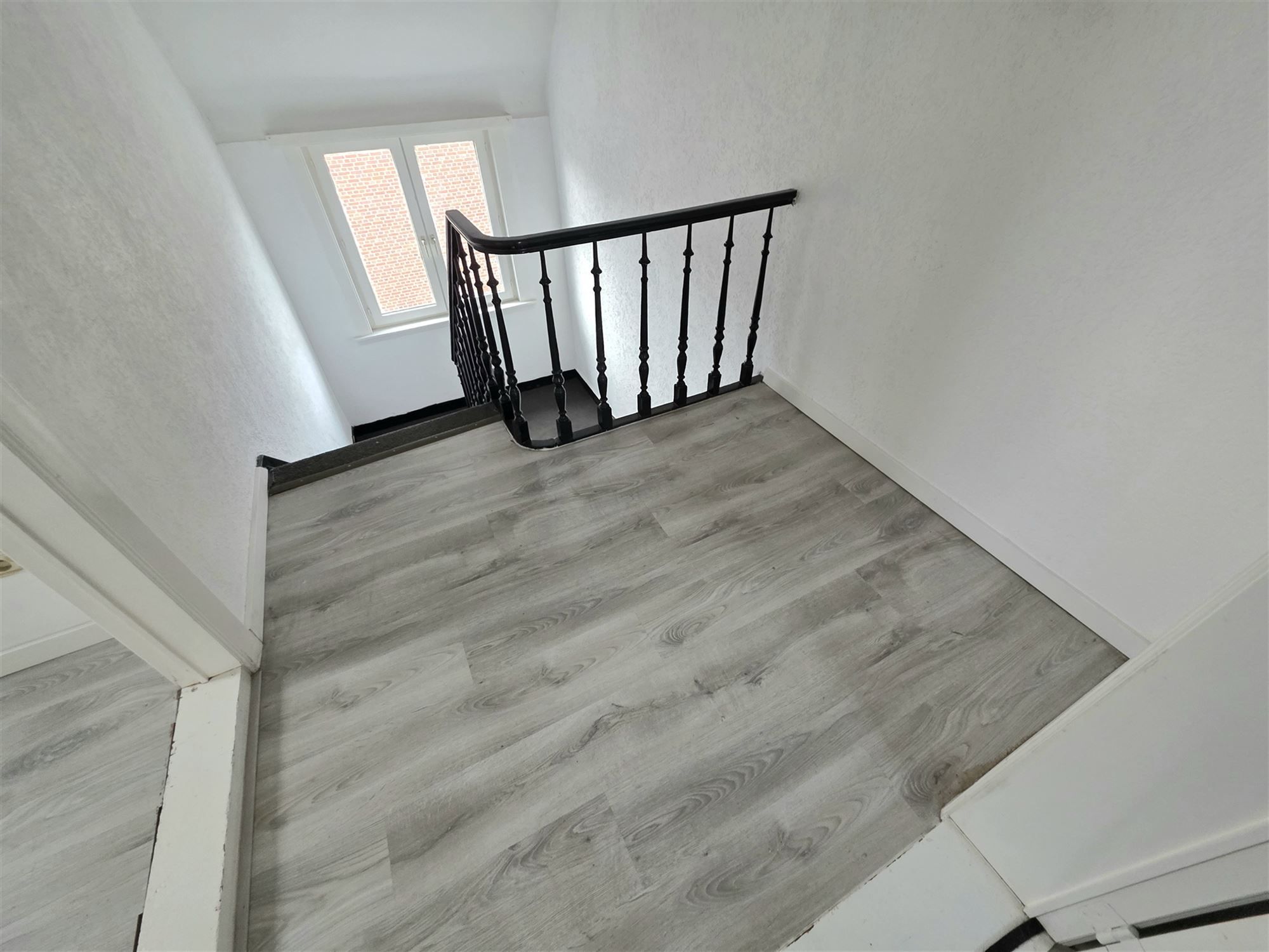 Commercieel pand vlakbij Zeshoek en Station foto 24