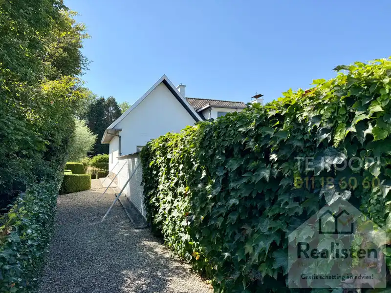 Charmant en ruim huis te koop in Stokrooie - Perfecte gezinswoning met 4 slaapkamers en een tennisplein foto 14