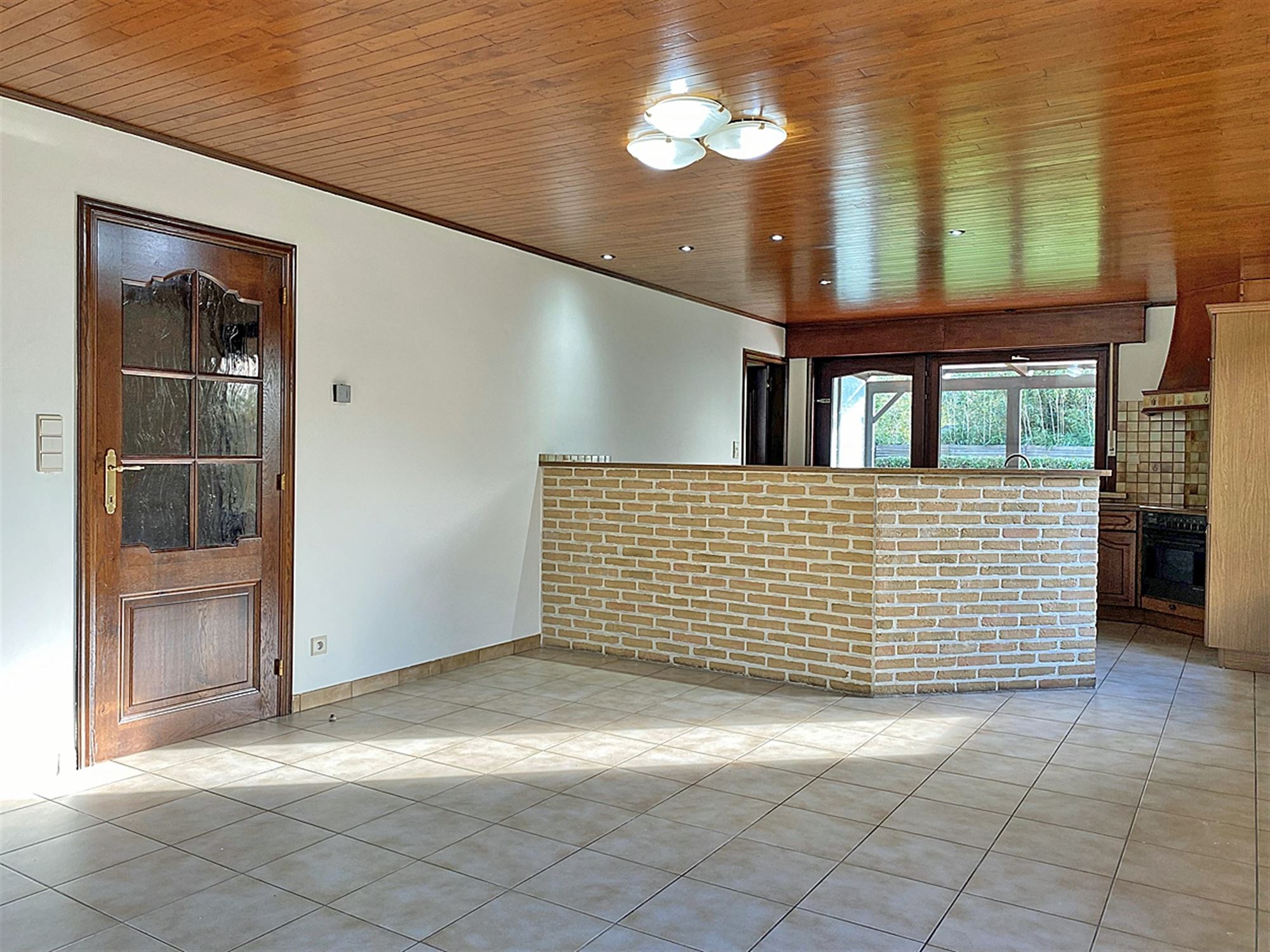 LAAGBOUWVILLA met 2 SLAAPKAMERS & GARAGE op een gunstig gelegen PERCEEL van 762m² foto 5
