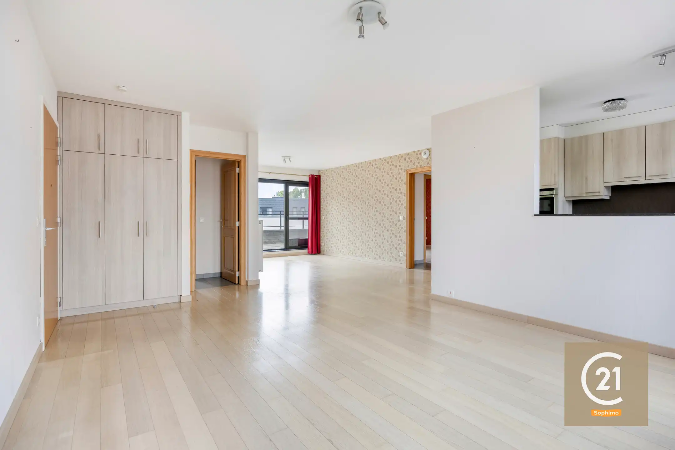 Zeer ruim appartement met 2 slaapkamers & prachtig terras foto 4
